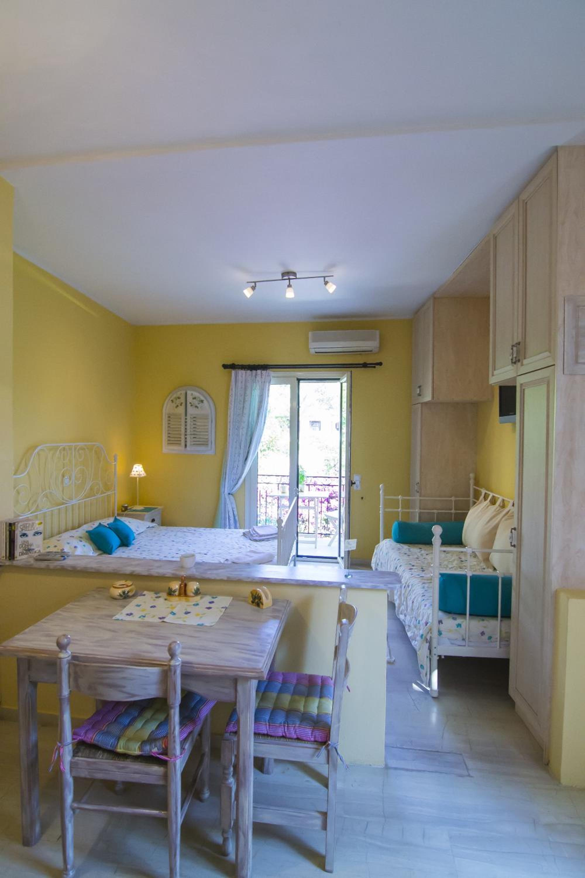 Yiannas Studio photo 4