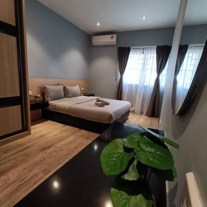 Modern 2-Bedroom KK City Centre Deluxe Apartment photo 6