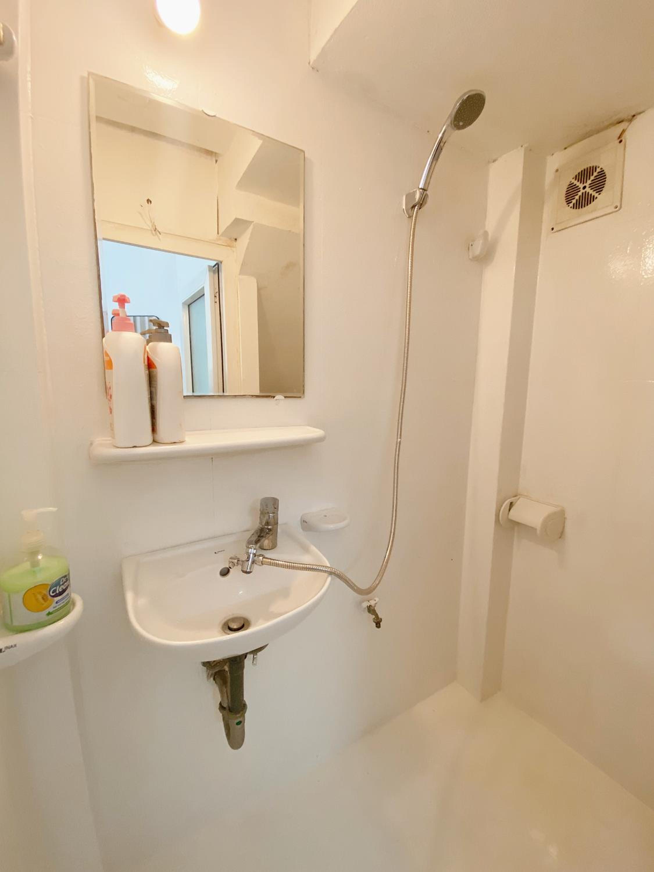 4 Bed Rooms with Kitchen for 11 guests Family-friendly Home in Hanoi Old Quarter