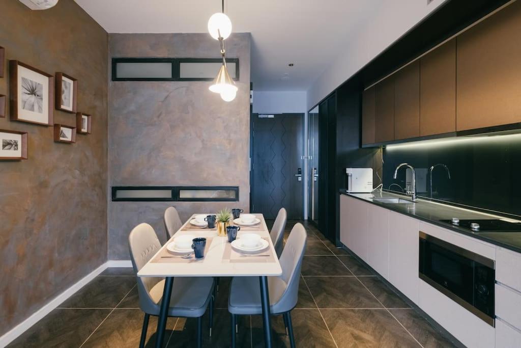 Modern Luxury Suites near KLCC with City View