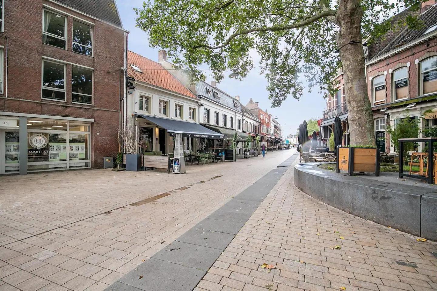 Group-Friendly Stay in Tilburg Walk to 013 view 5