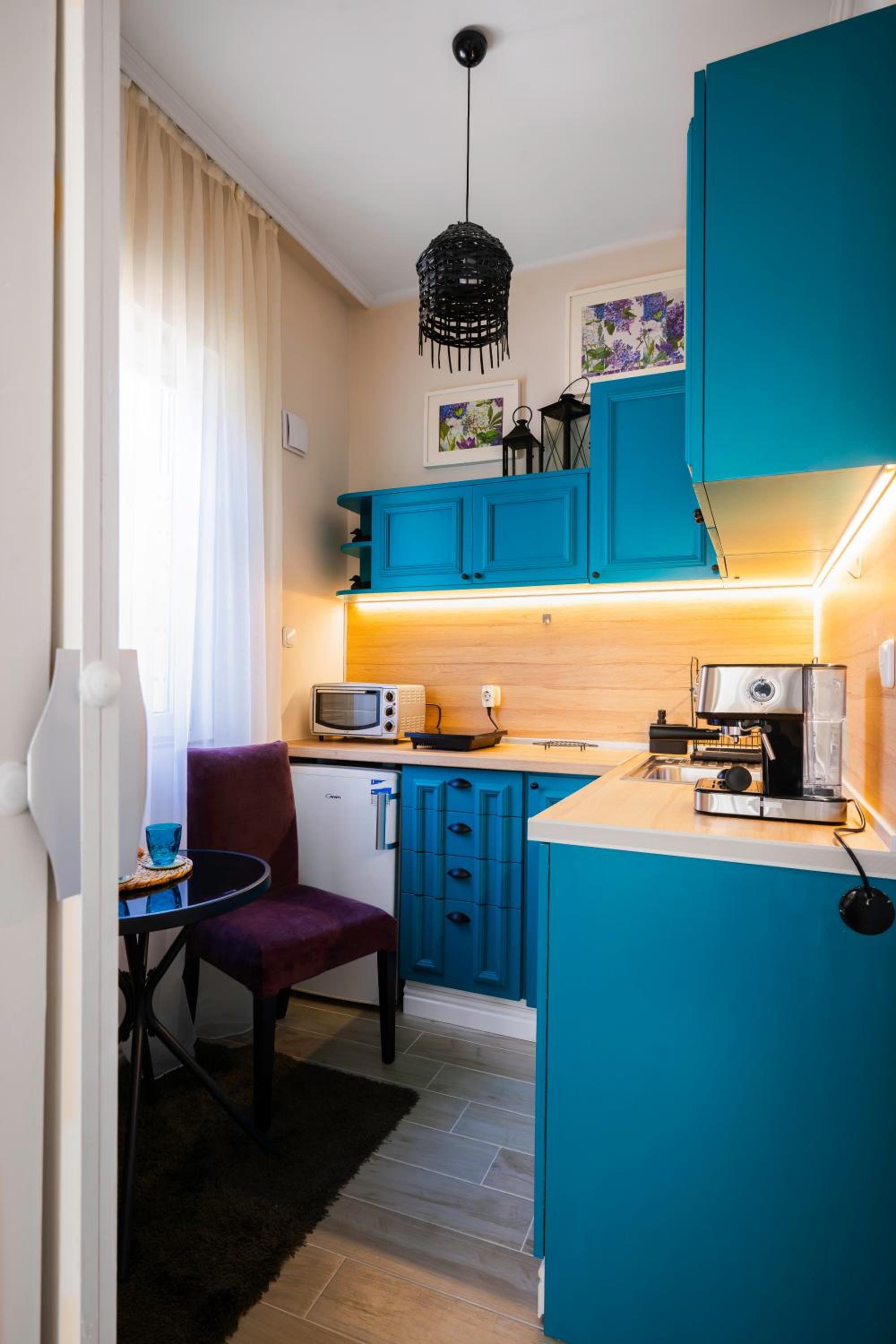 Bright Bohemian Studio with Prime Location