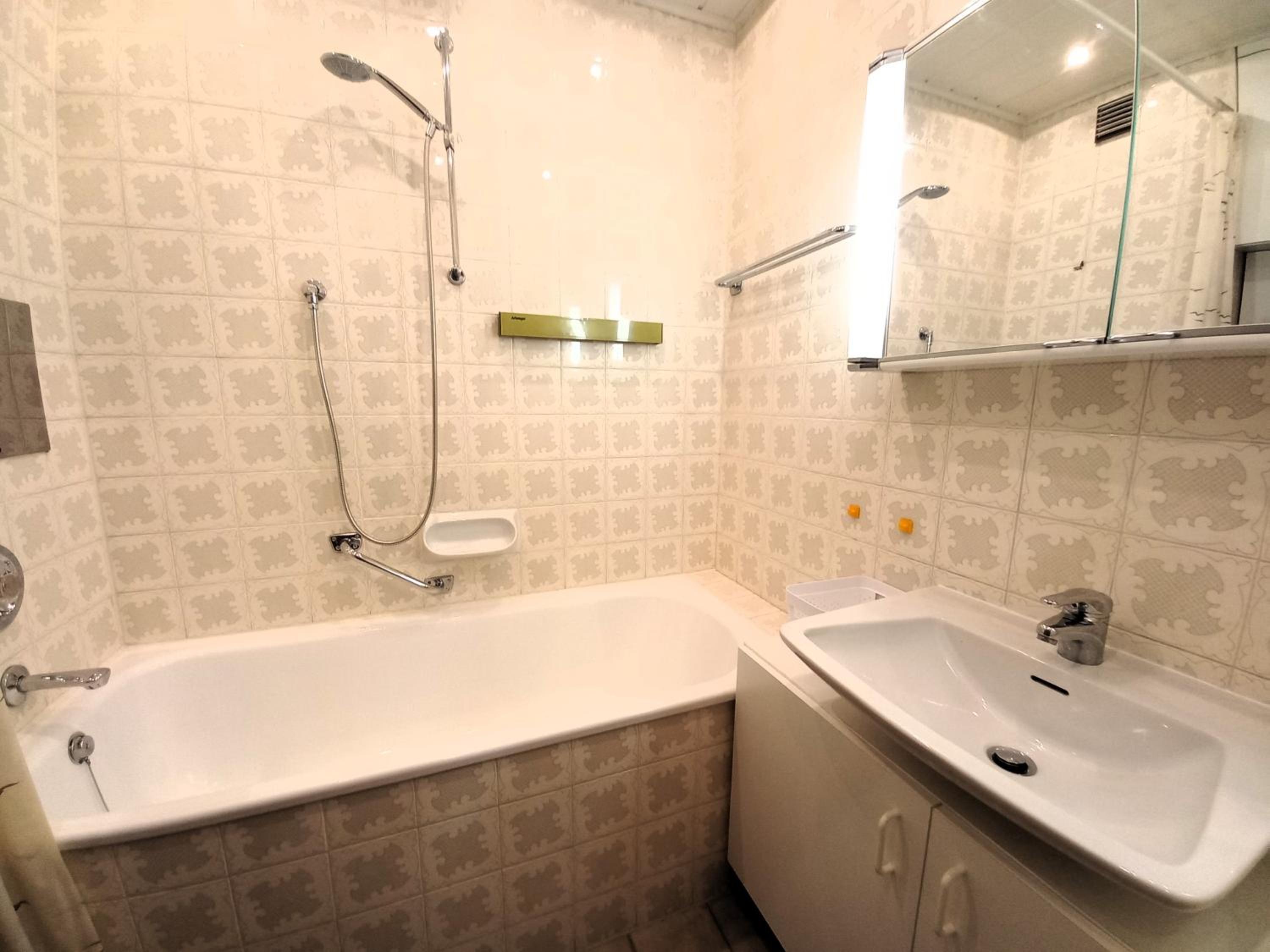 LENA Haus KMB Seeappartement am Ossiacher See mit direktem Seezugang und Hallenbad