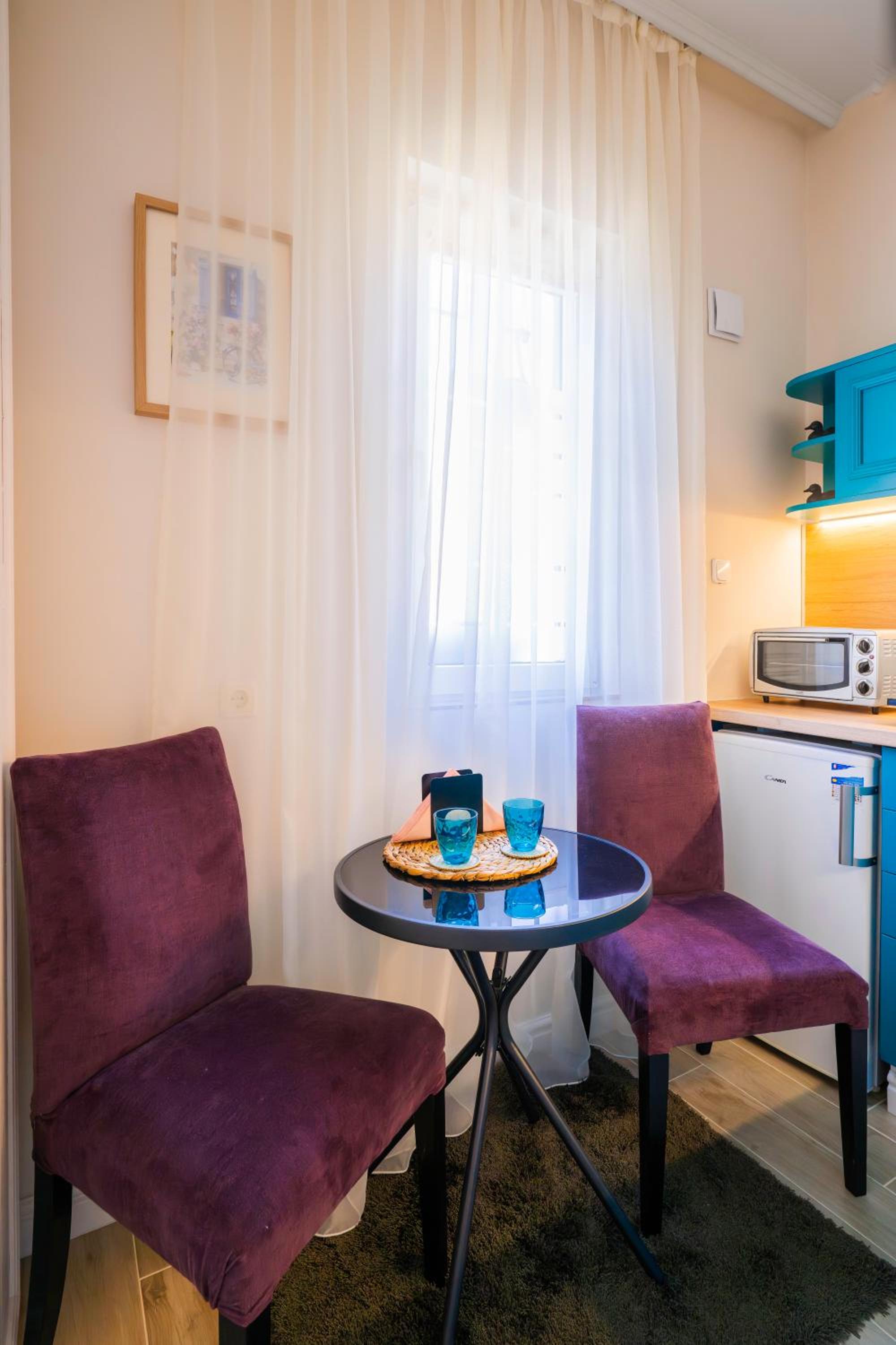 Bright Bohemian Studio with Prime Location