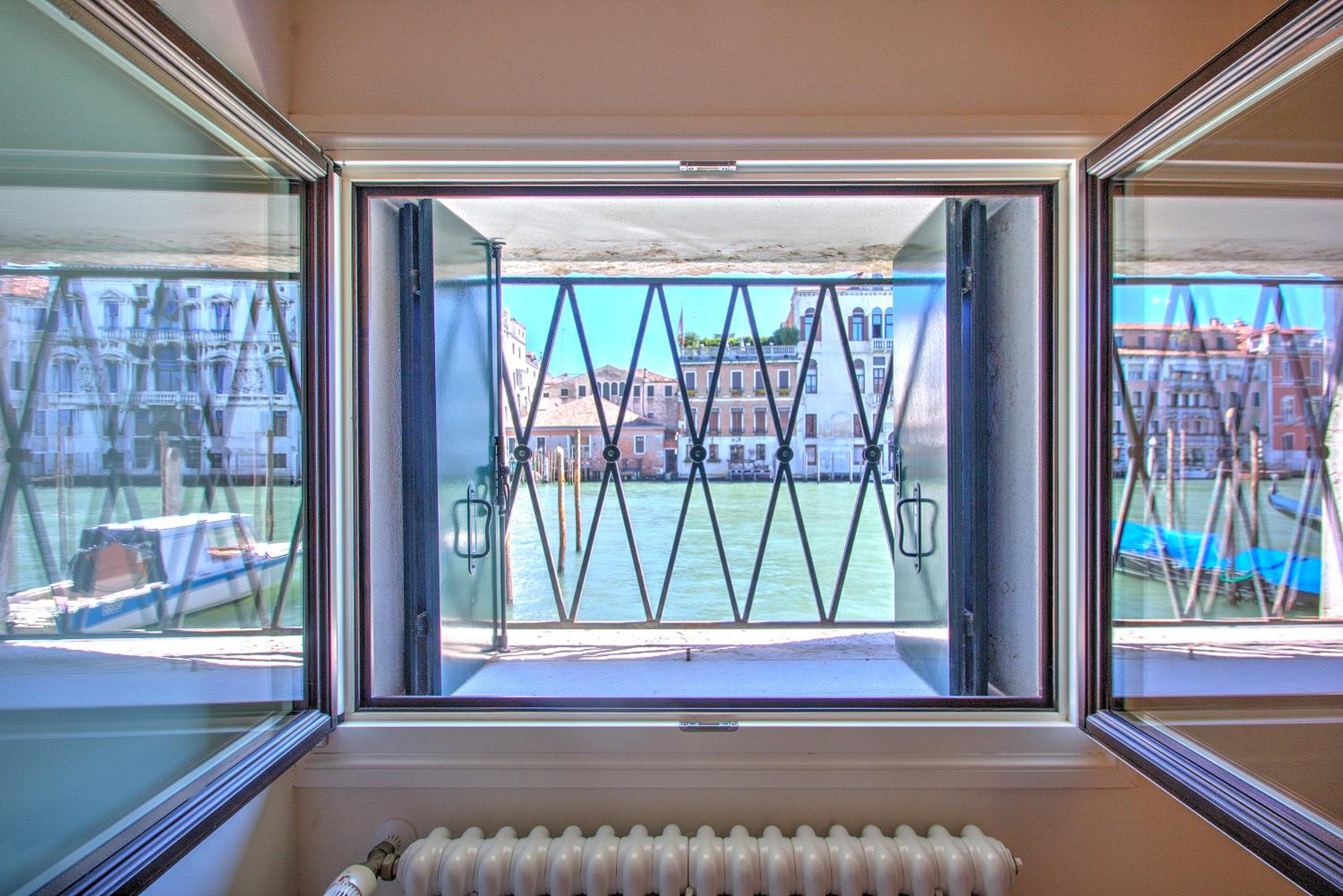 GrandCanal - 6 Windows