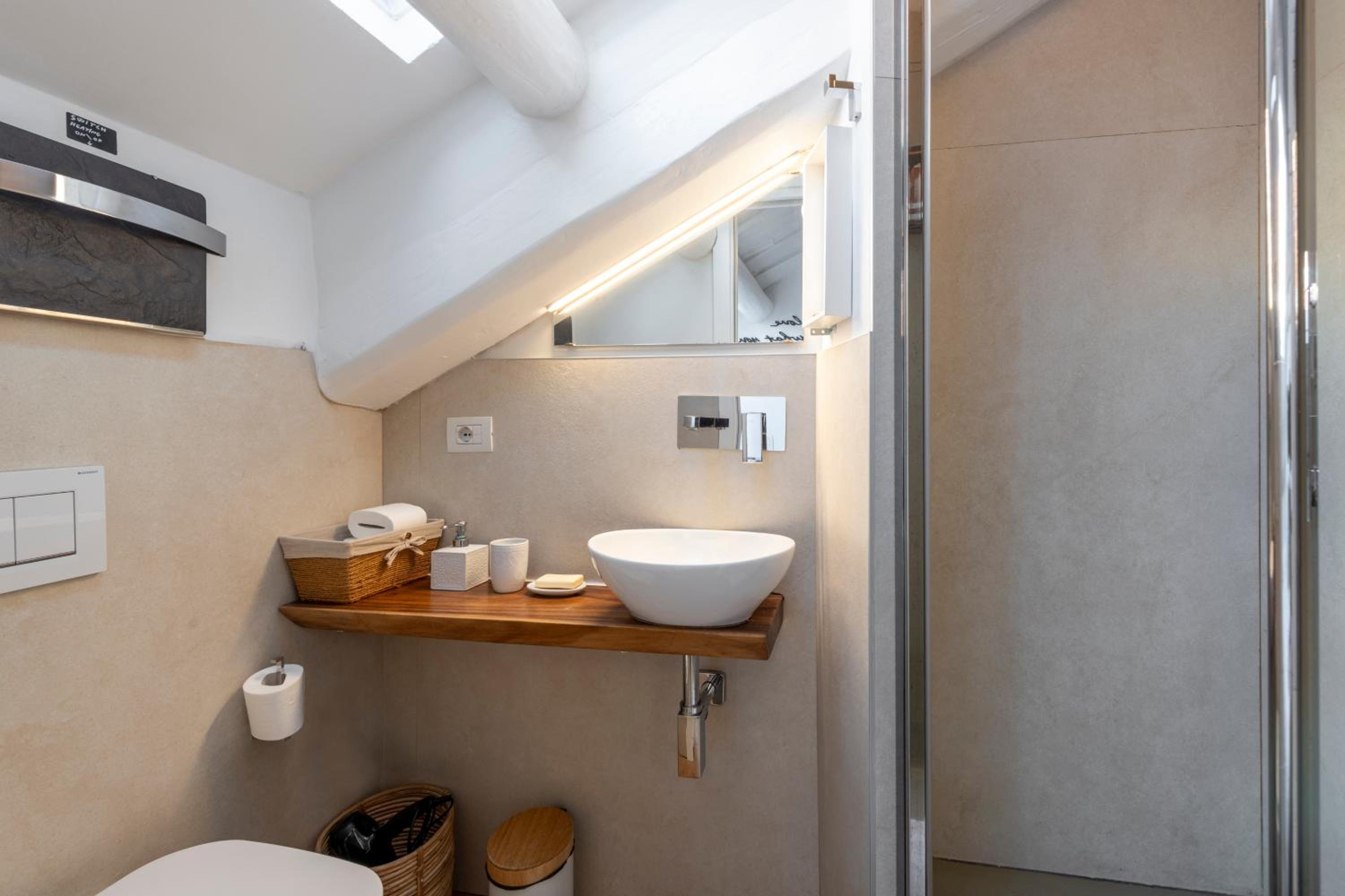 Bright mini studio in the heart of Milan