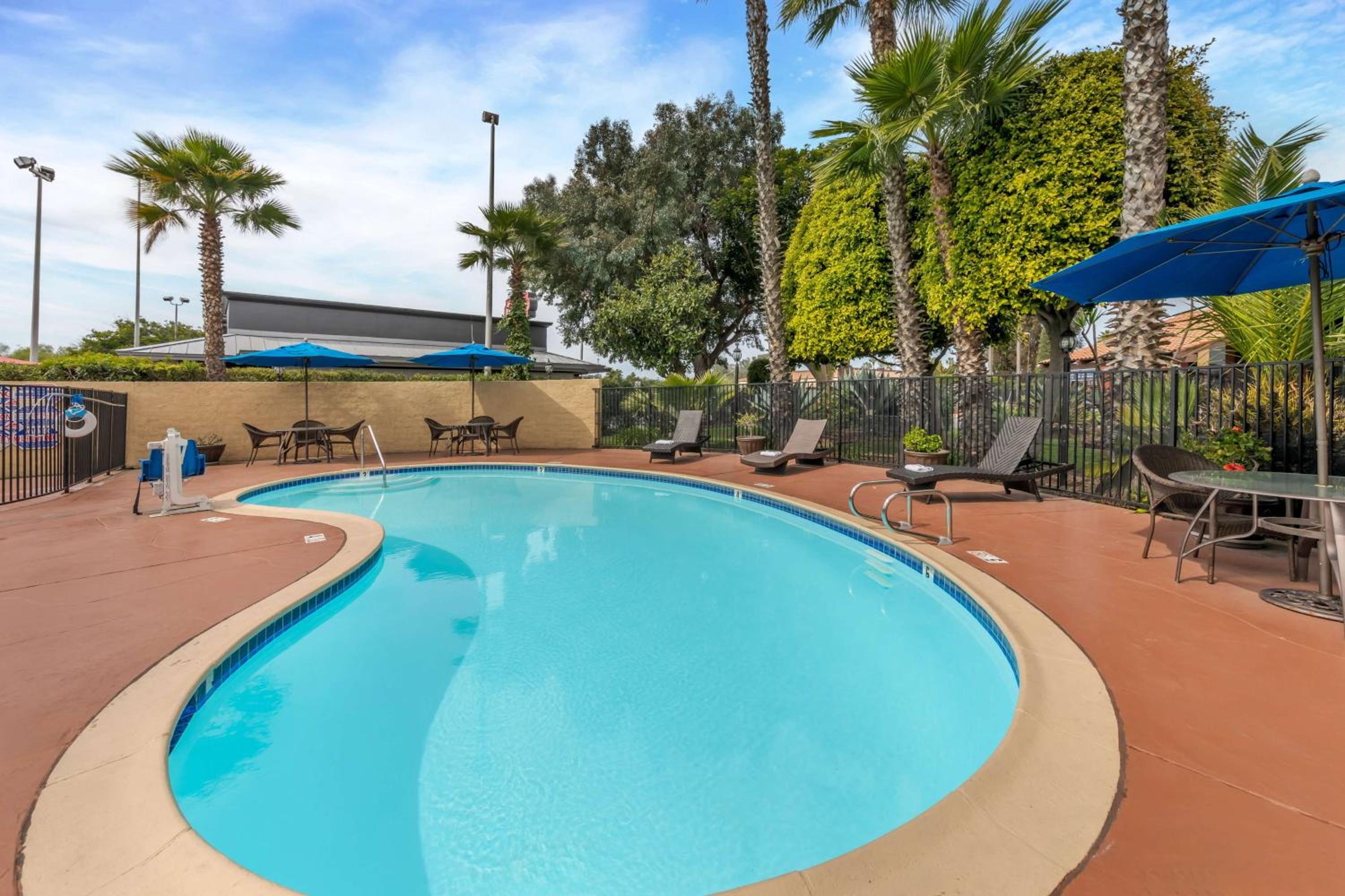 Best Western Americana Inn - Property Image 5