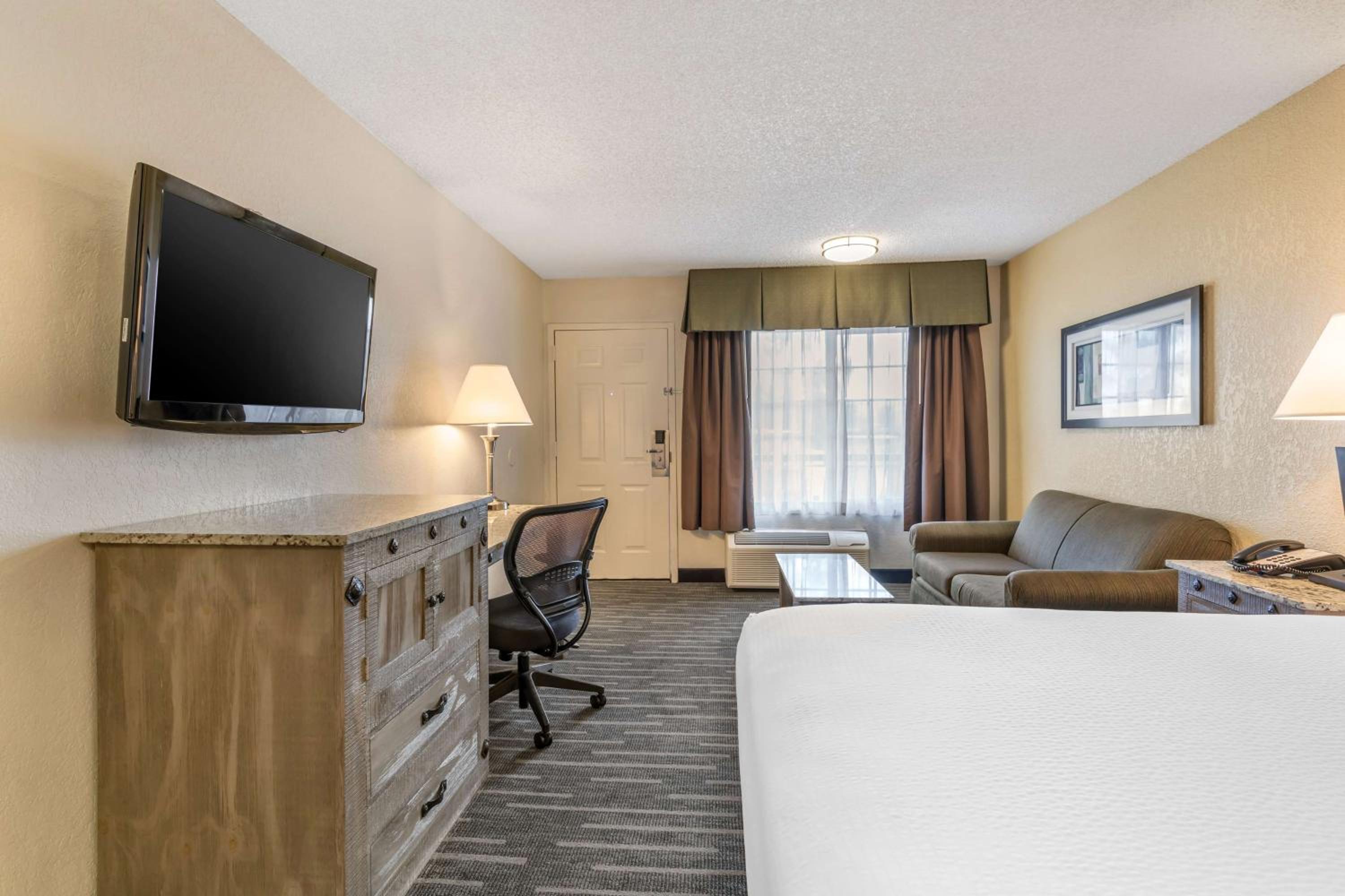 Best Western Americana Inn - Property Image 10