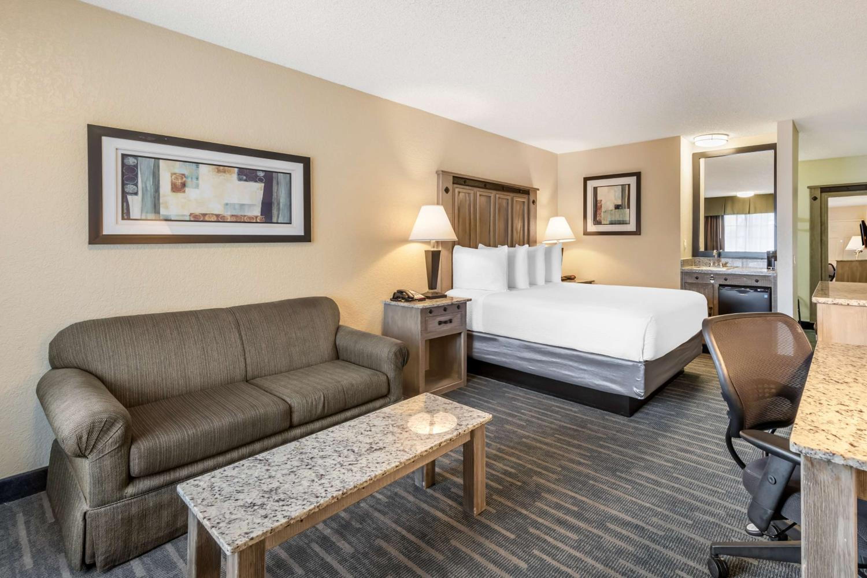 Best Western Americana Inn - Property Image 1
