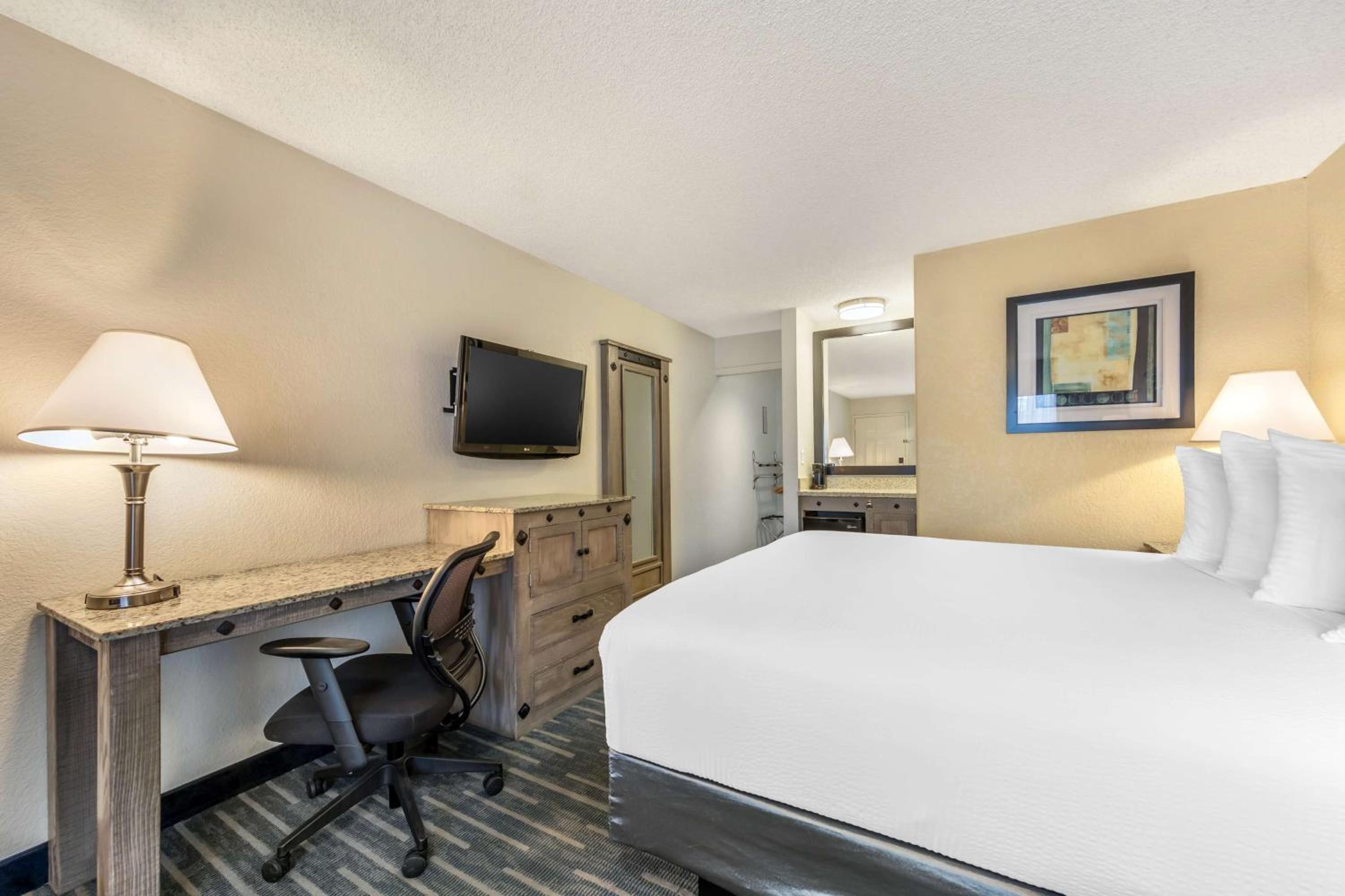 Best Western Americana Inn - Property Image 16