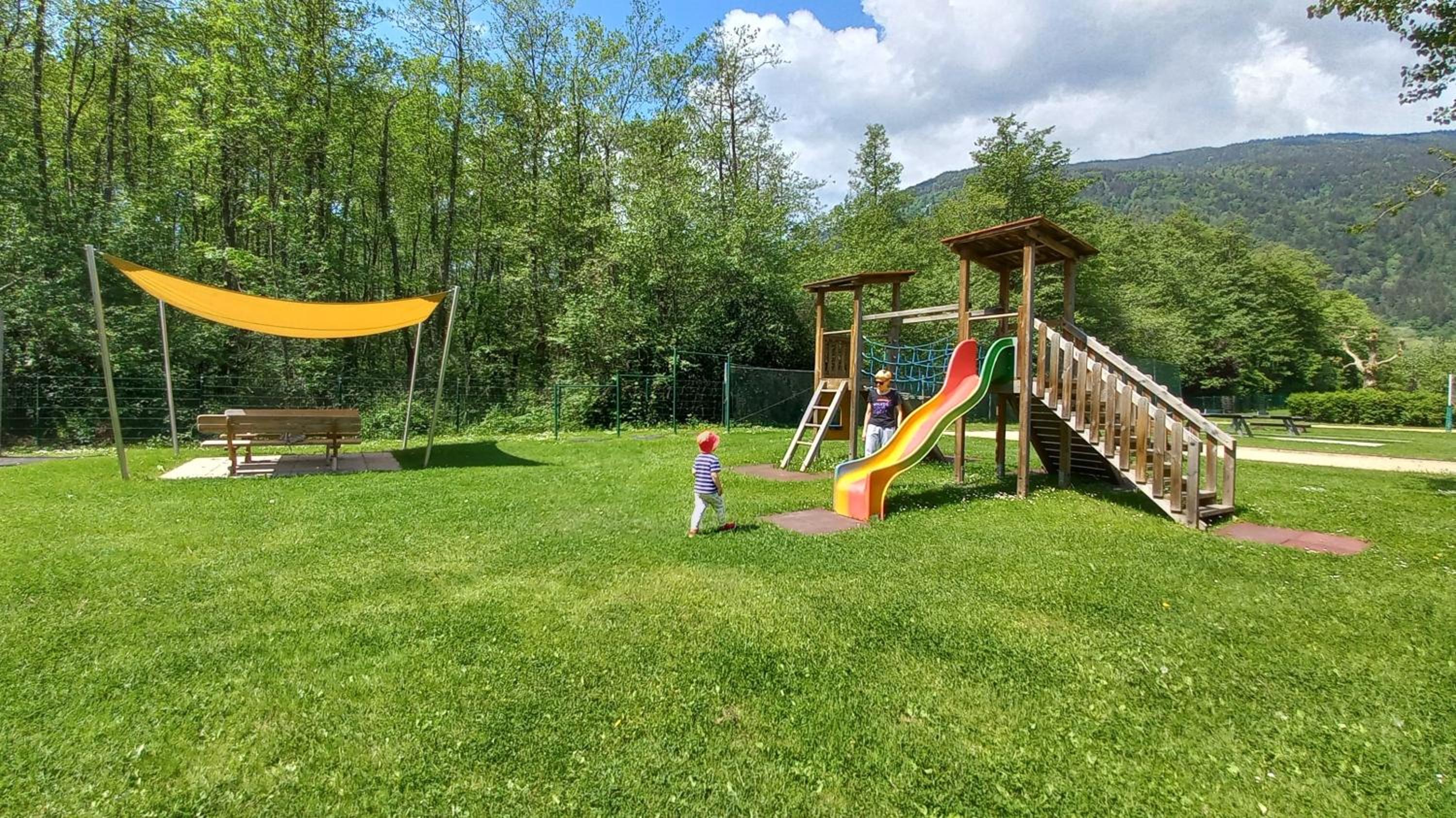 SANDRO Haus KMB Seeappartement am Ossiacher See mit direktem Seezugang und Hallenbad