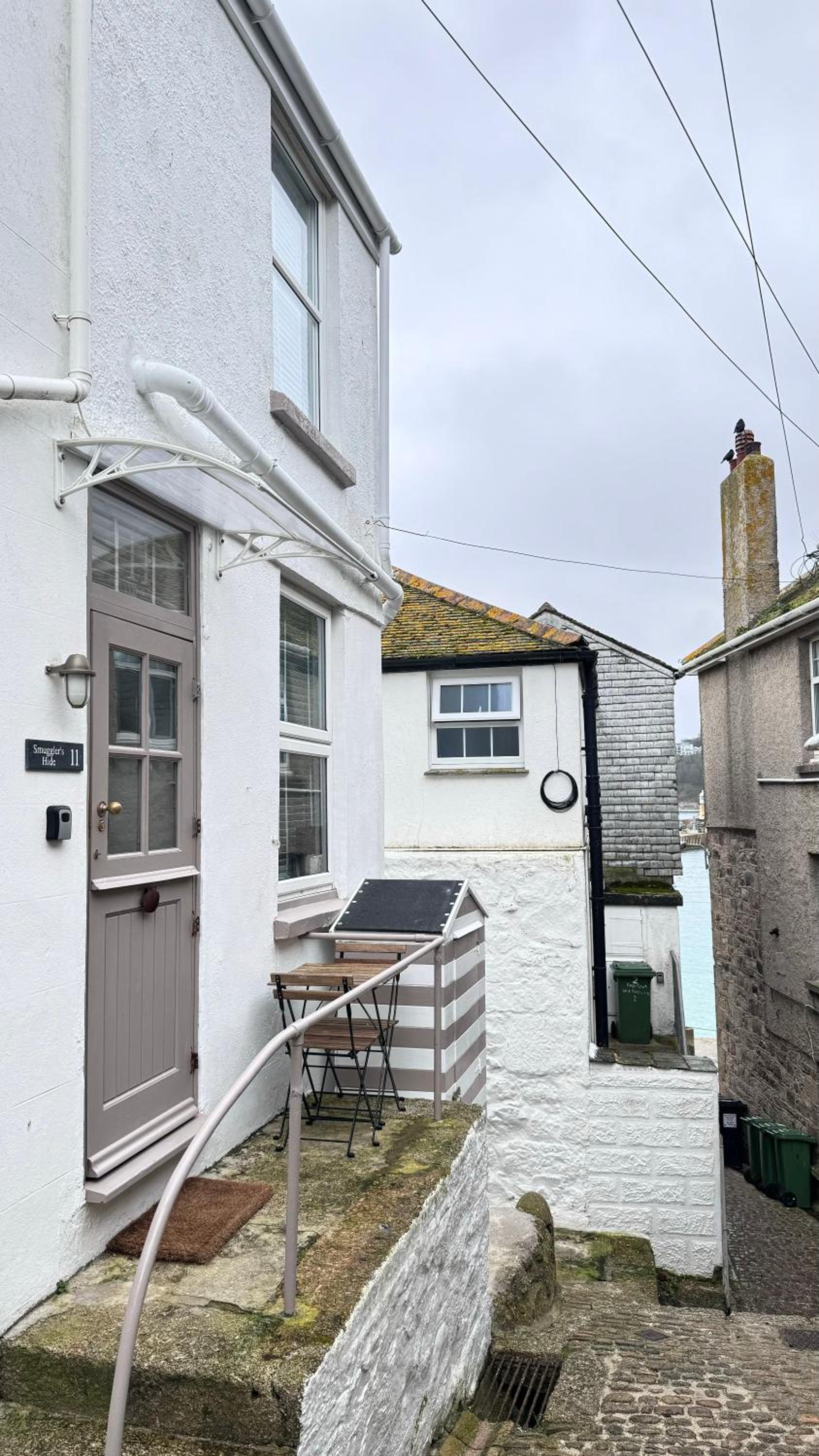 SMUGGLERS HIDE COTTAGE and separate but connecting SMUGGLERS CABIN - - In a beautifully renovated fishermans cottage - - HARBOUR VIEWS - - BEACH only 10 me, photo 36