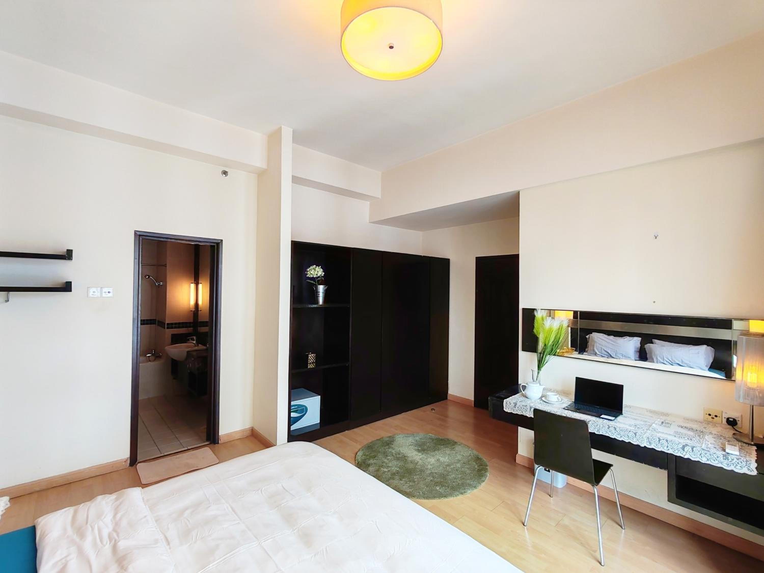 9 Bukit Bintang 5 minutes to Alor Street Seri Bukit Ceylon 2R2B 8 pax