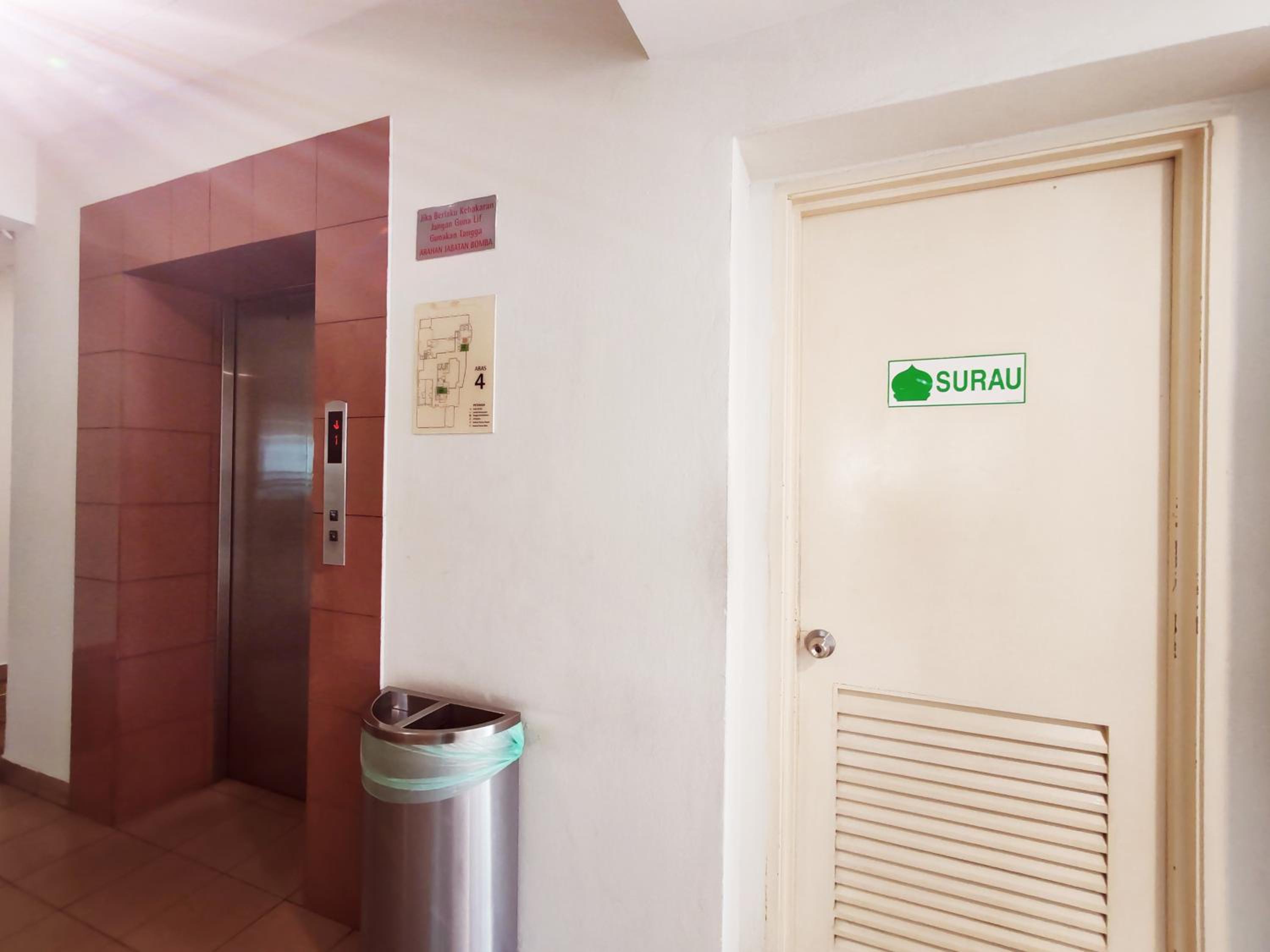 9 Bukit Bintang 5 minutes to Alor Street Seri Bukit Ceylon 2R2B 8 pax