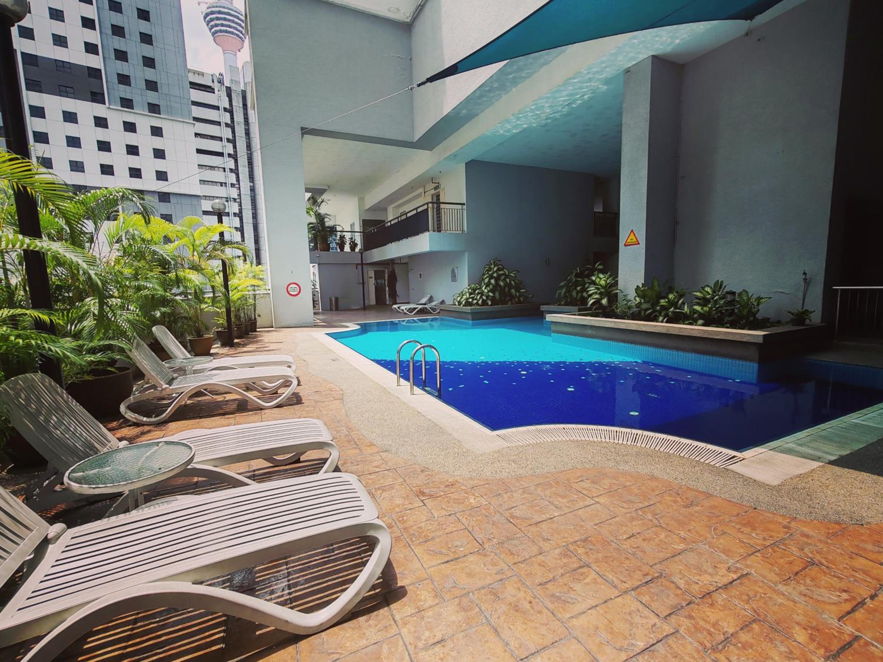 9 Bukit Bintang 5 minutes to Alor Street Seri Bukit Ceylon 2R2B 8 pax