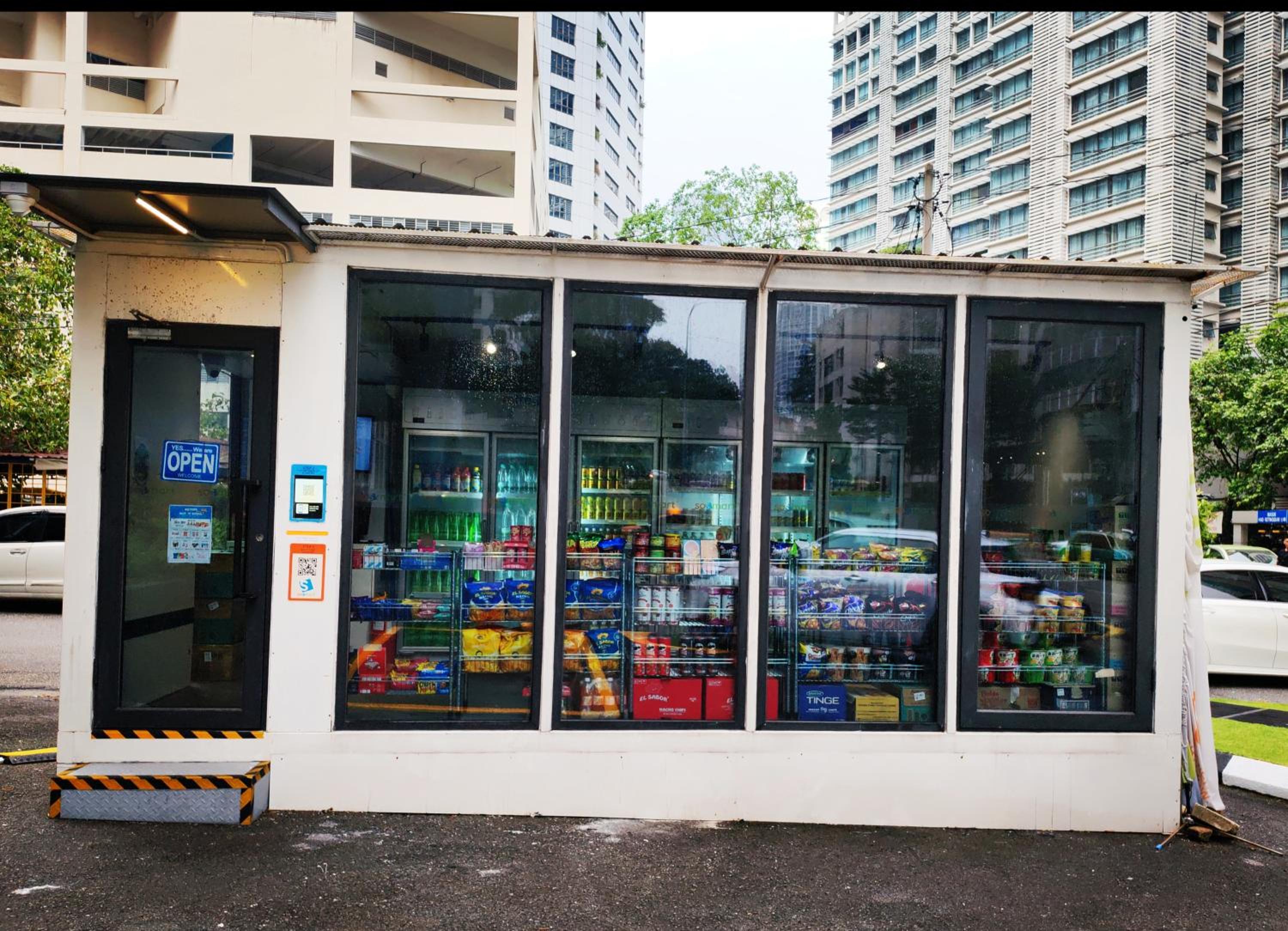 9 Bukit Bintang 5 minutes to Alor Street Seri Bukit Ceylon 2R2B 8 pax