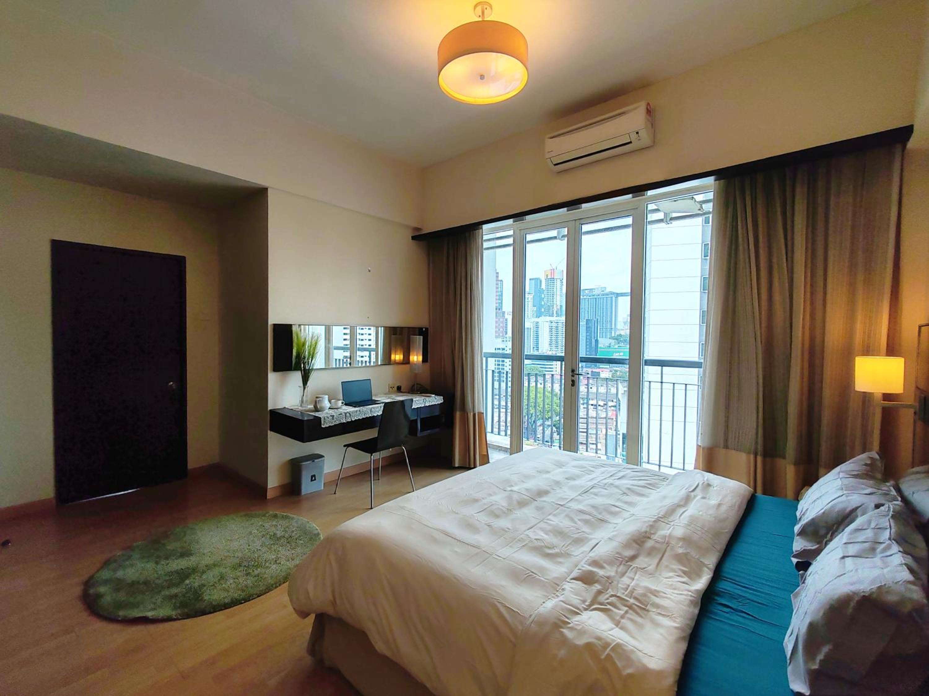 9 Bukit Bintang 5 minutes to Alor Street Seri Bukit Ceylon 2R2B 8 pax
