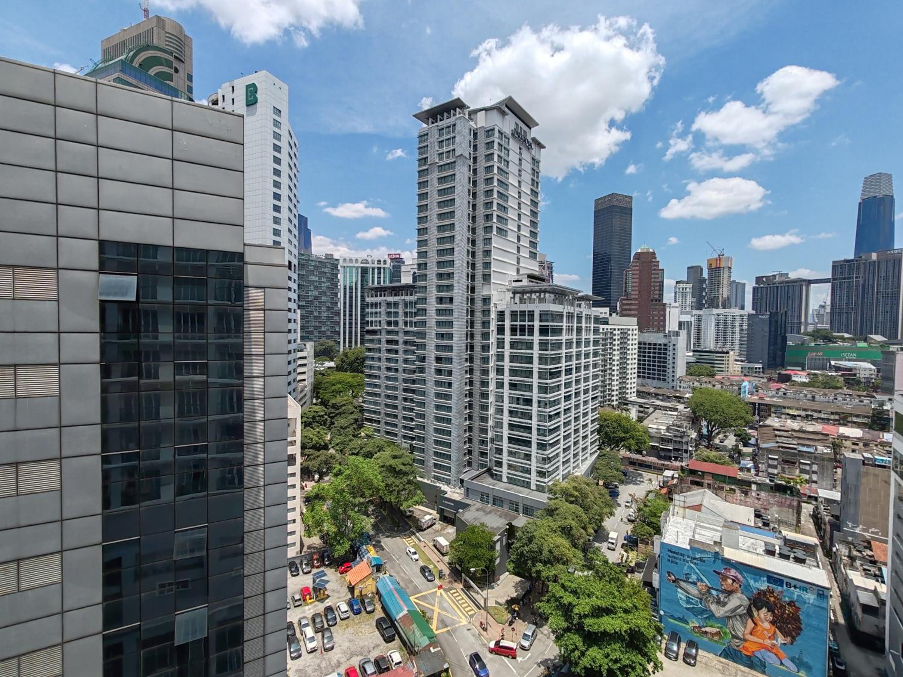 9 Bukit Bintang 5 minutes to Alor Street Seri Bukit Ceylon 2R2B 8 pax