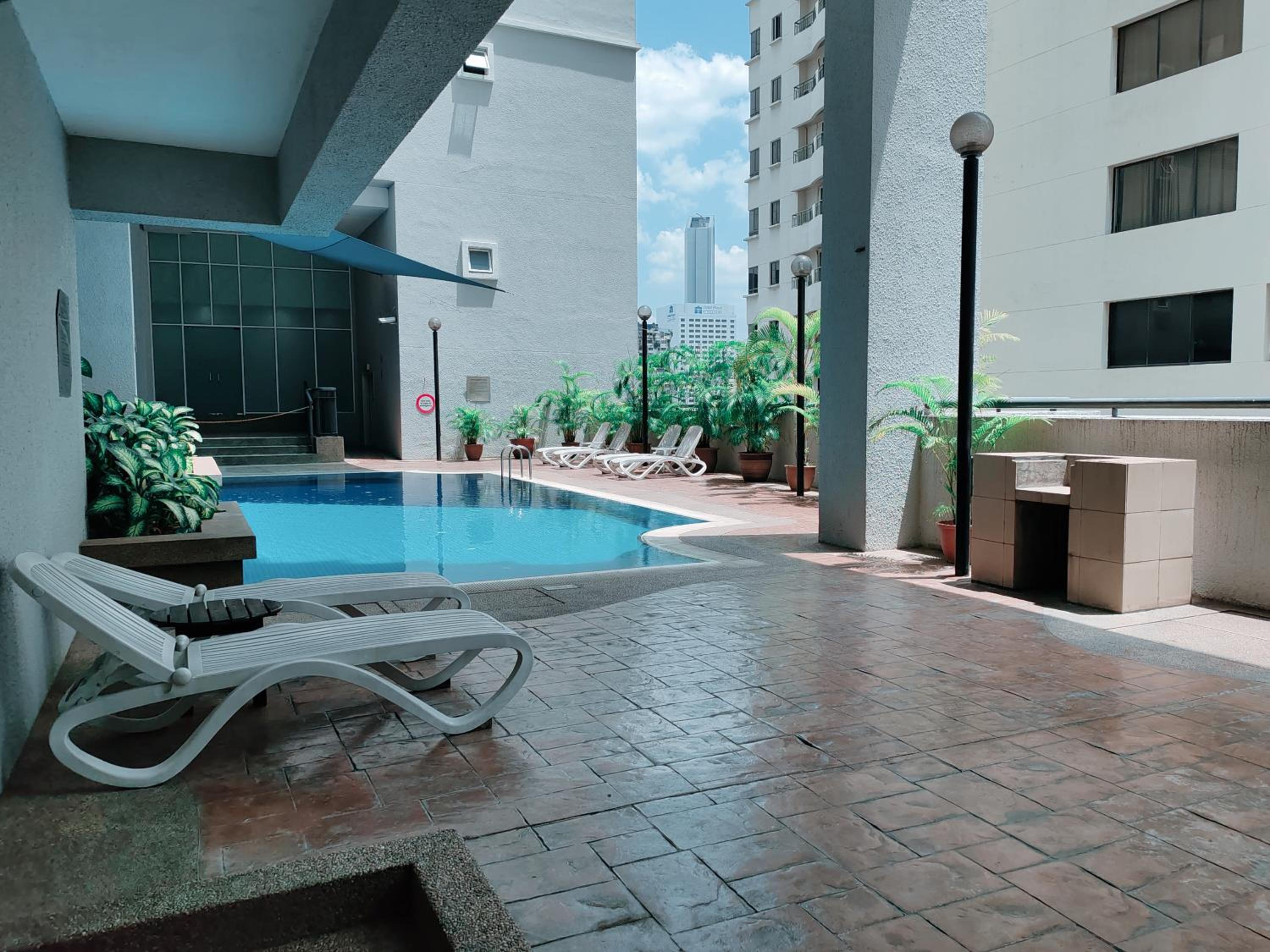 9 Bukit Bintang 5 minutes to Alor Street Seri Bukit Ceylon 2R2B 8 pax