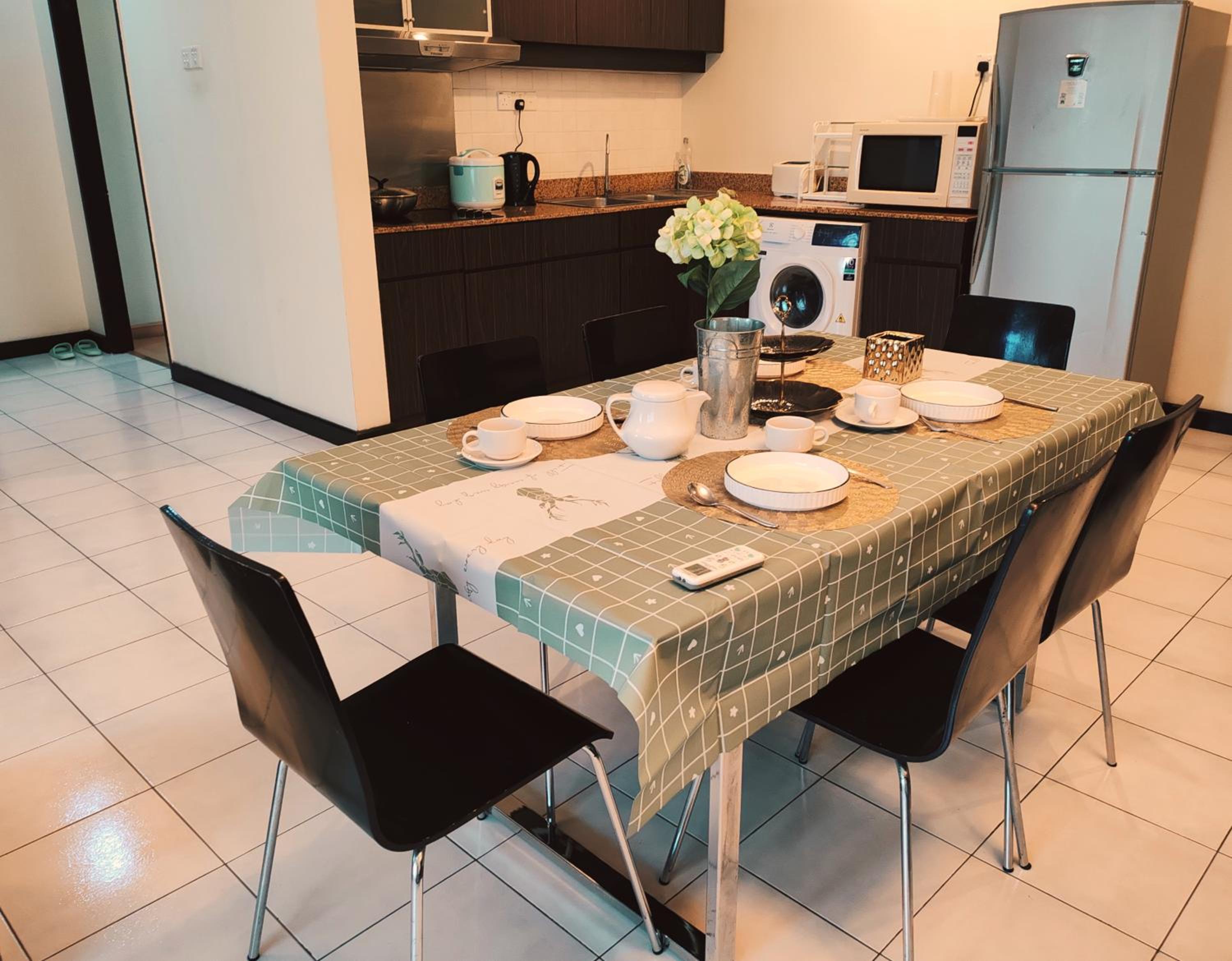 9 Bukit Bintang 5 minutes to Alor Street Seri Bukit Ceylon 2R2B 8 pax