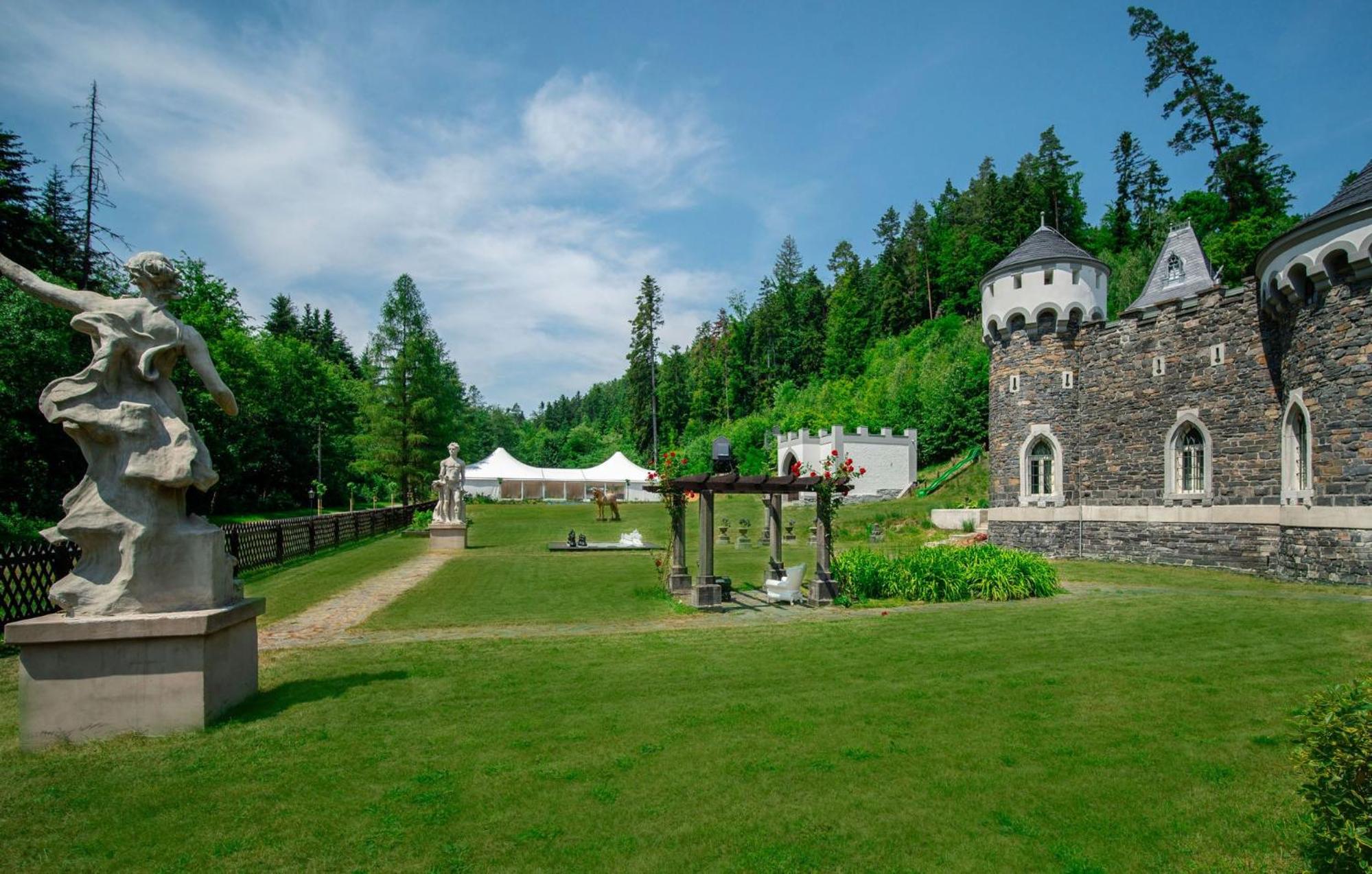 Hrad Kunzov Glamping & SPA & Restaurant