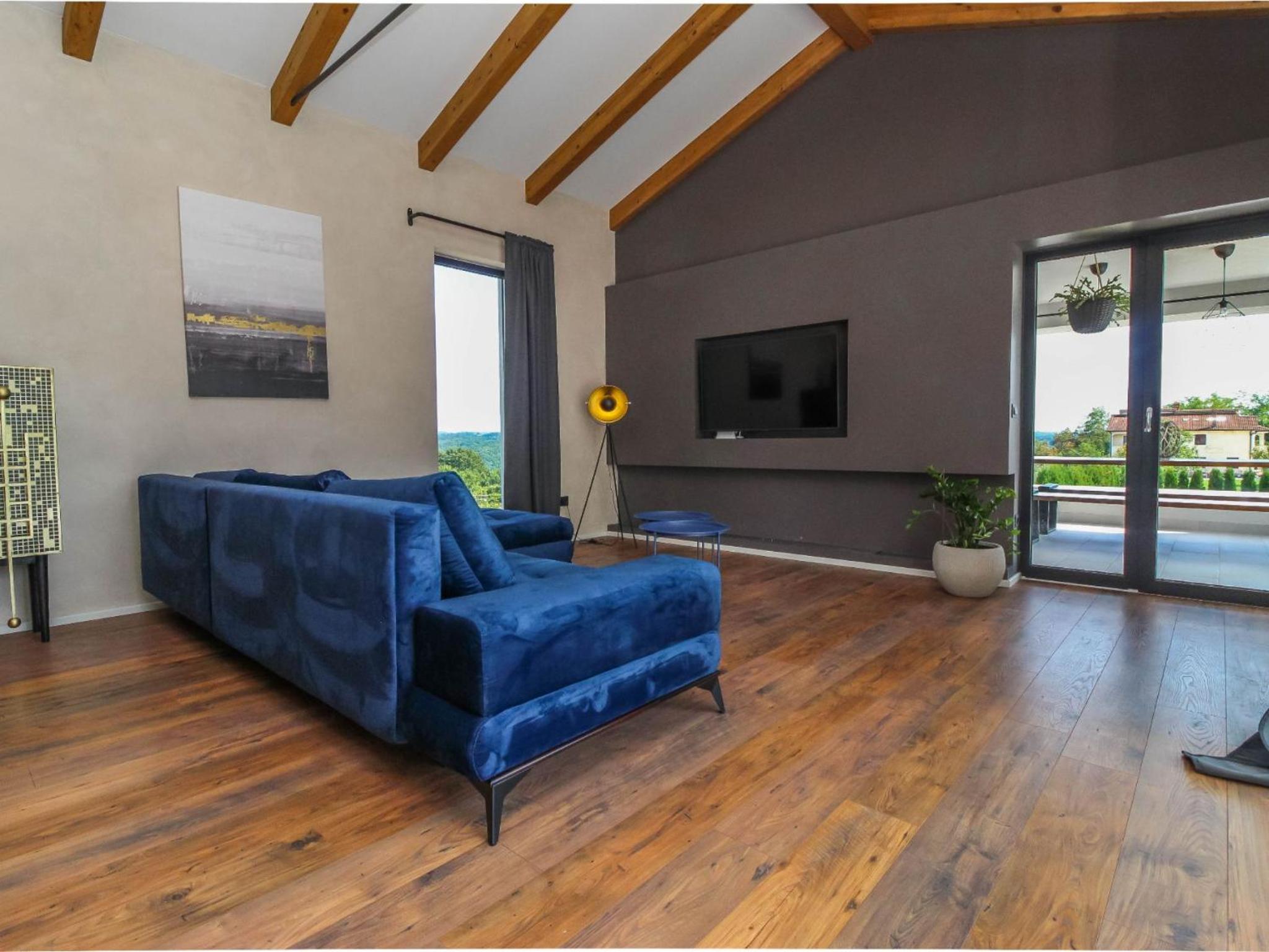 Beautiful Villa Una Sofia with pool in Tinjan