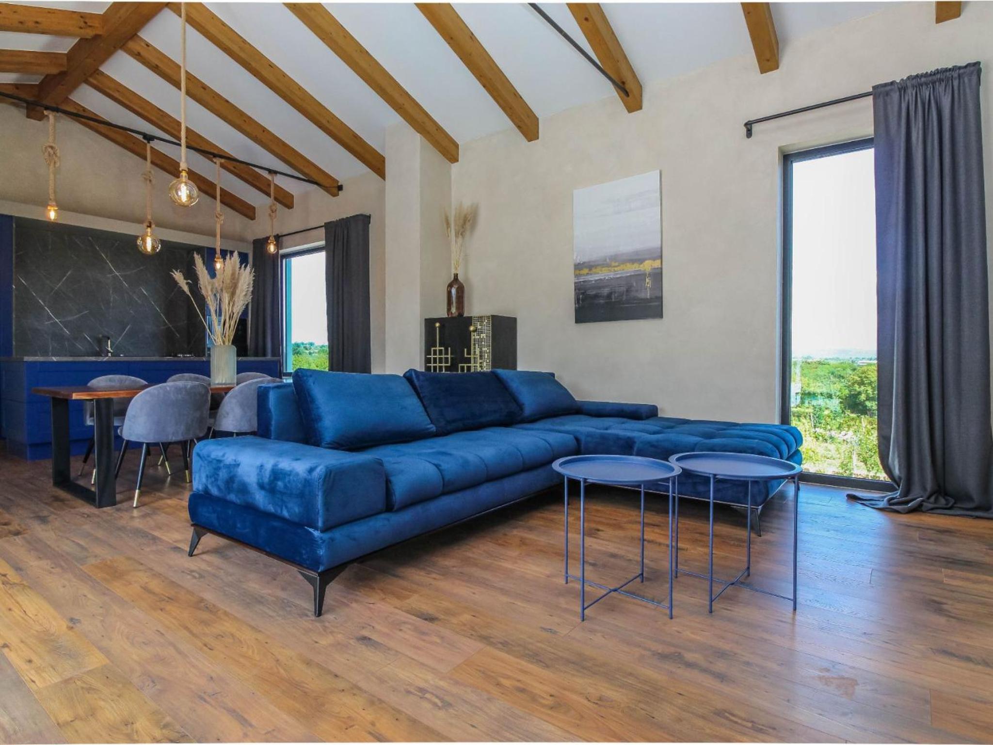 Beautiful Villa Una Sofia with pool in Tinjan