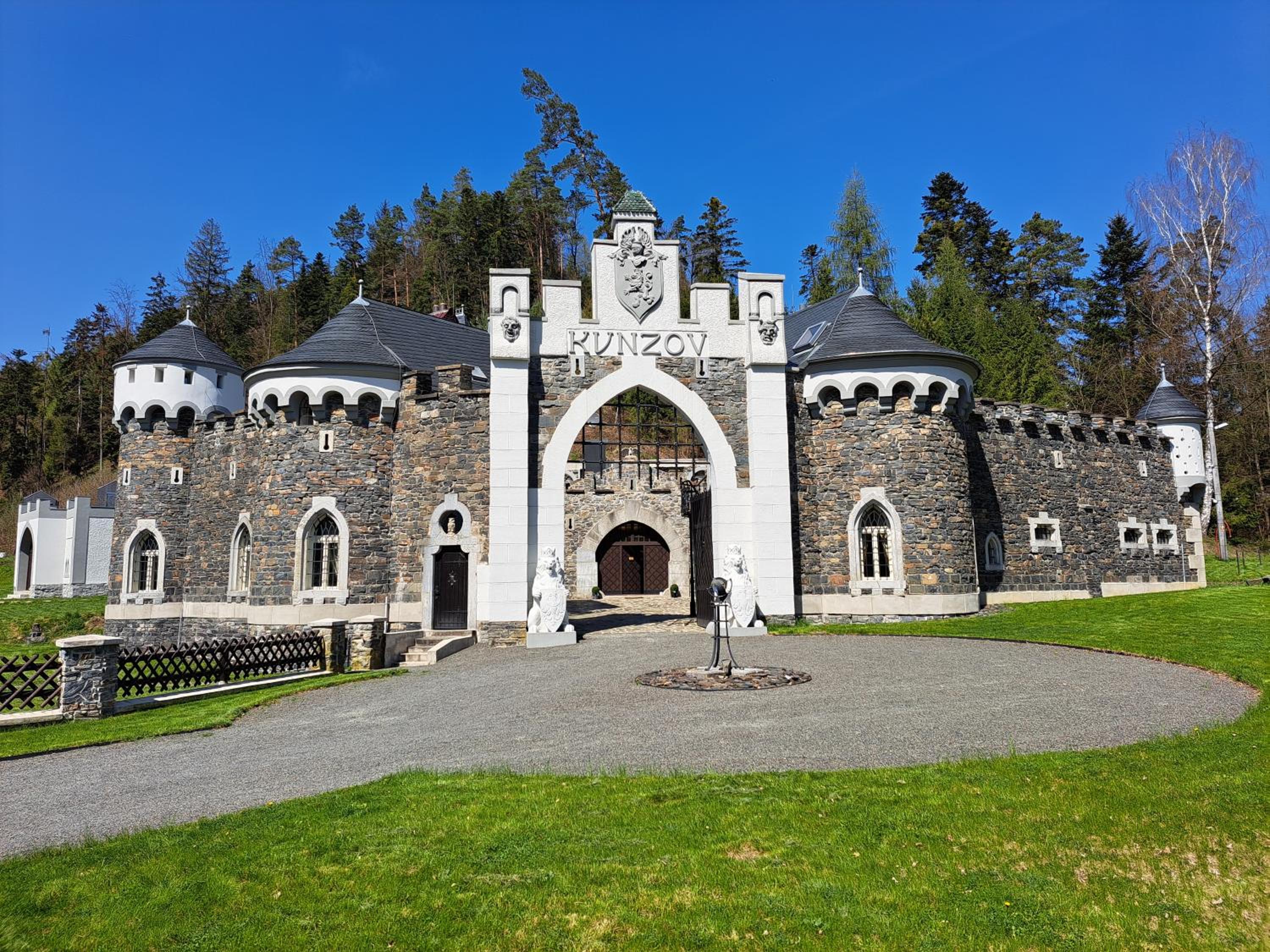 Hrad Kunzov Glamping & SPA & Restaurant