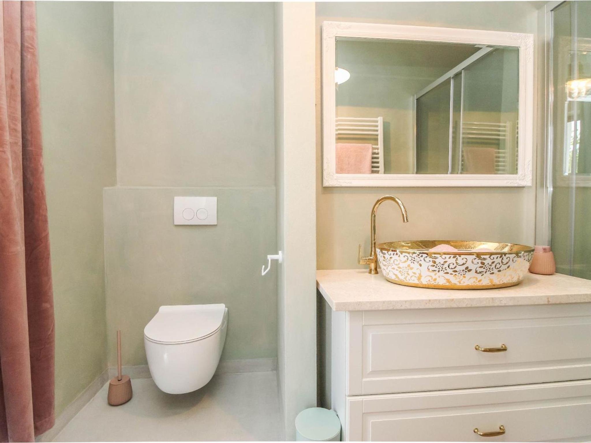 Beautiful Villa Una Sofia with pool in Tinjan