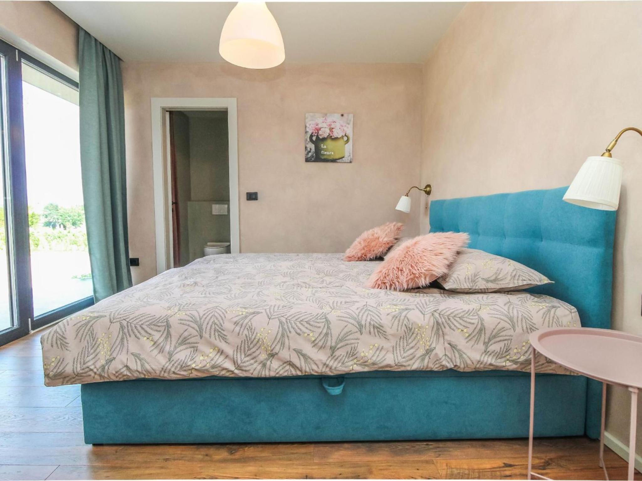 Beautiful Villa Una Sofia with pool in Tinjan
