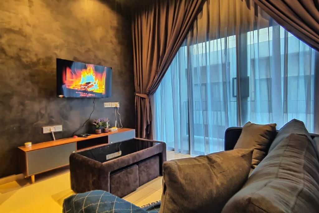 Industrial Design 6pax IN Desa Parkcity WifiTvbox