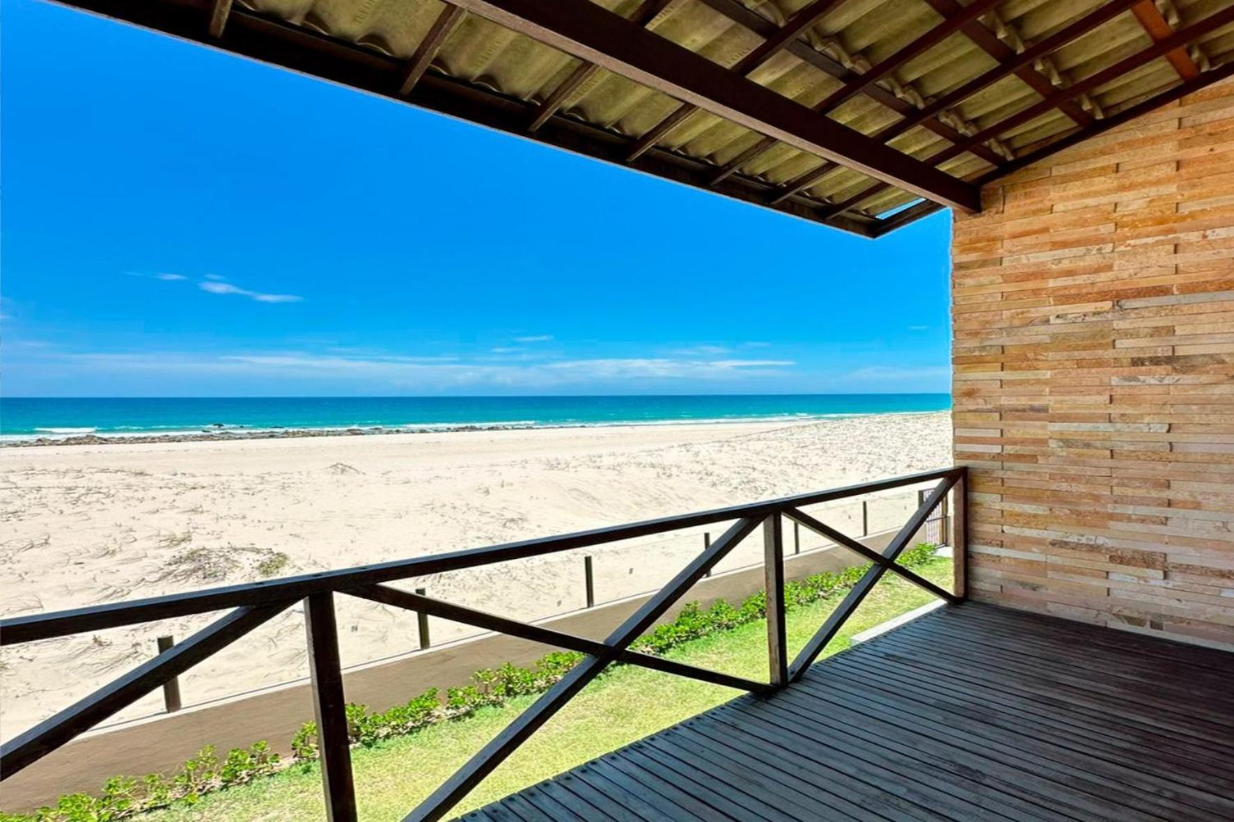 Beachfront Duplex #A9 em Barro Preto por Carpediem