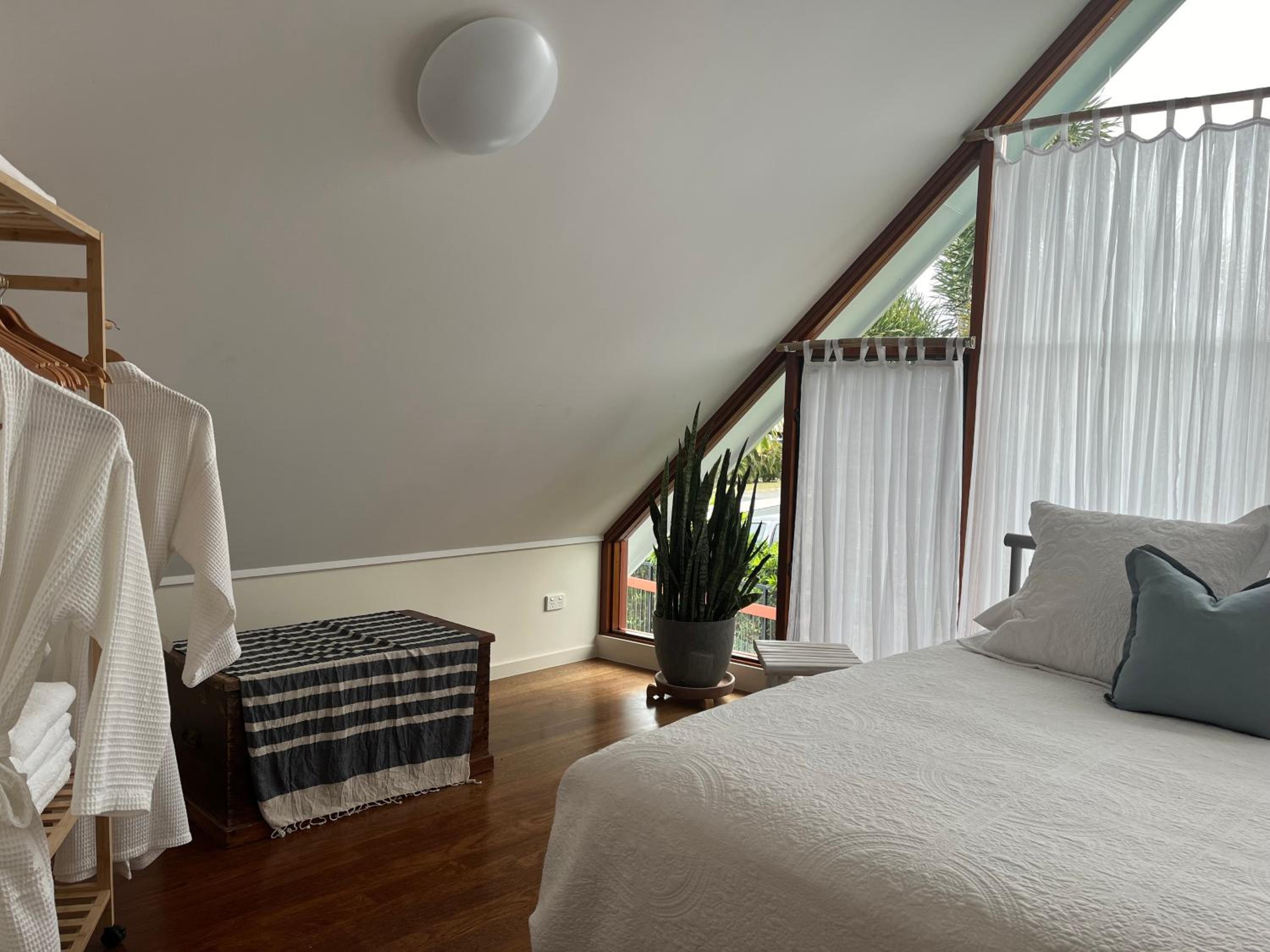 The Cowrie Shell, Hydeaway Bay