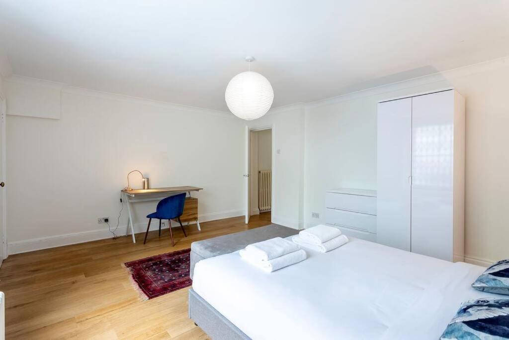 2-bedroom split-level apartment in Notting Hill