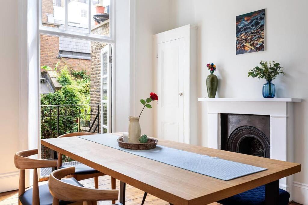 2-bedroom split-level apartment in Notting Hill
