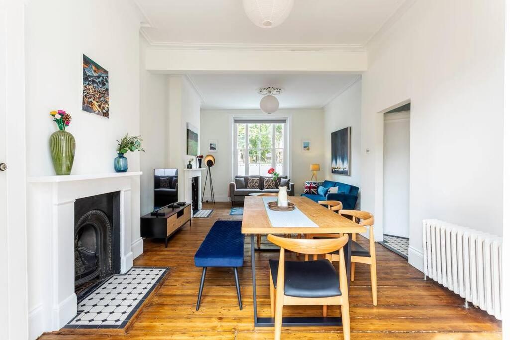 2-bedroom split-level apartment in Notting Hill