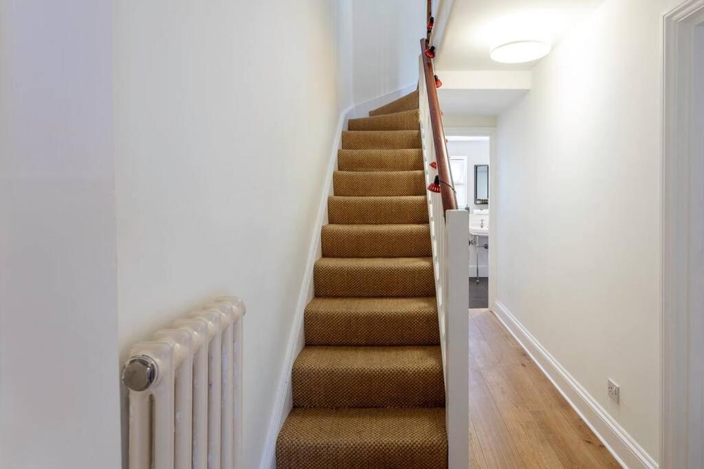 2-bedroom split-level apartment in Notting Hill