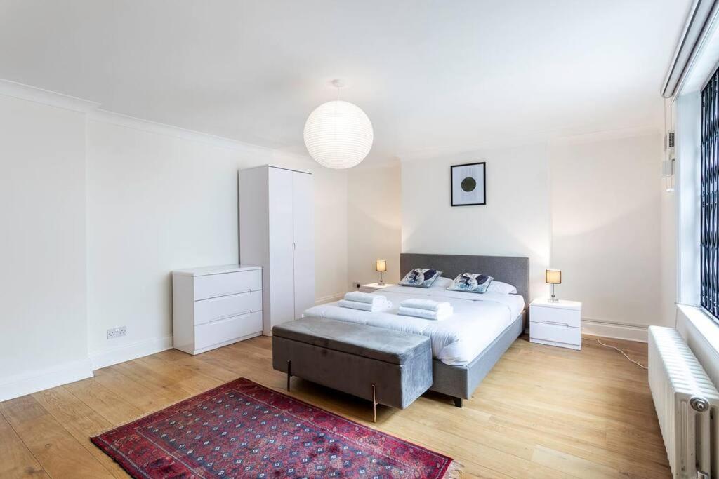 2-bedroom split-level apartment in Notting Hill