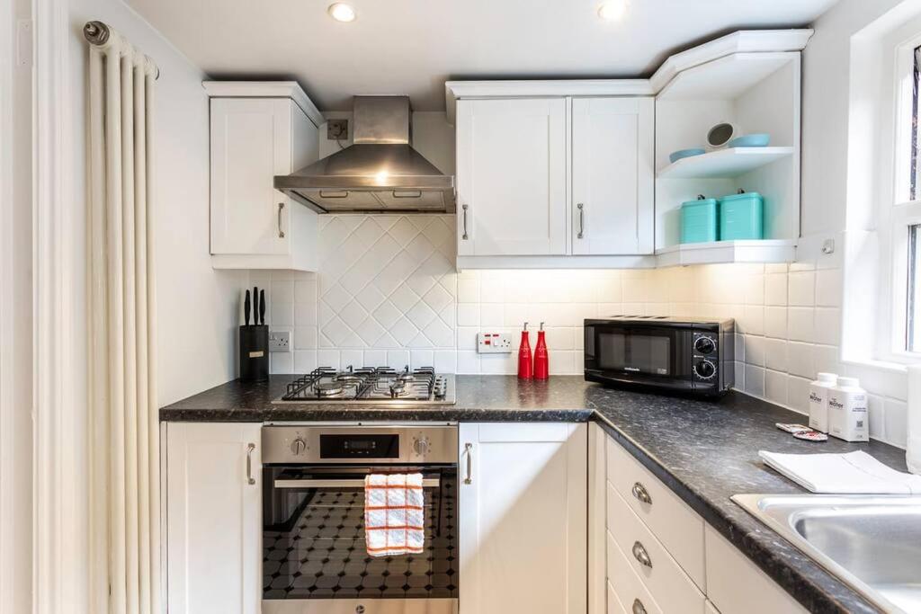 2-bedroom split-level apartment in Notting Hill