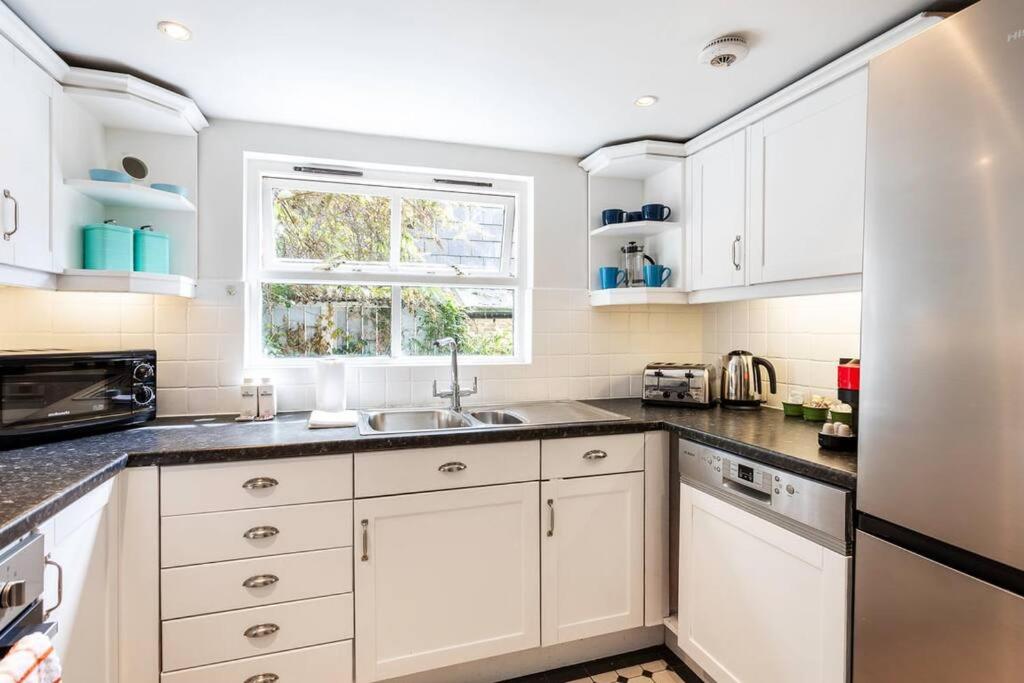 2-bedroom split-level apartment in Notting Hill