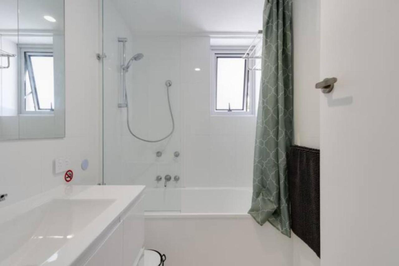 Burleigh Point Beach Vibes 2 bed