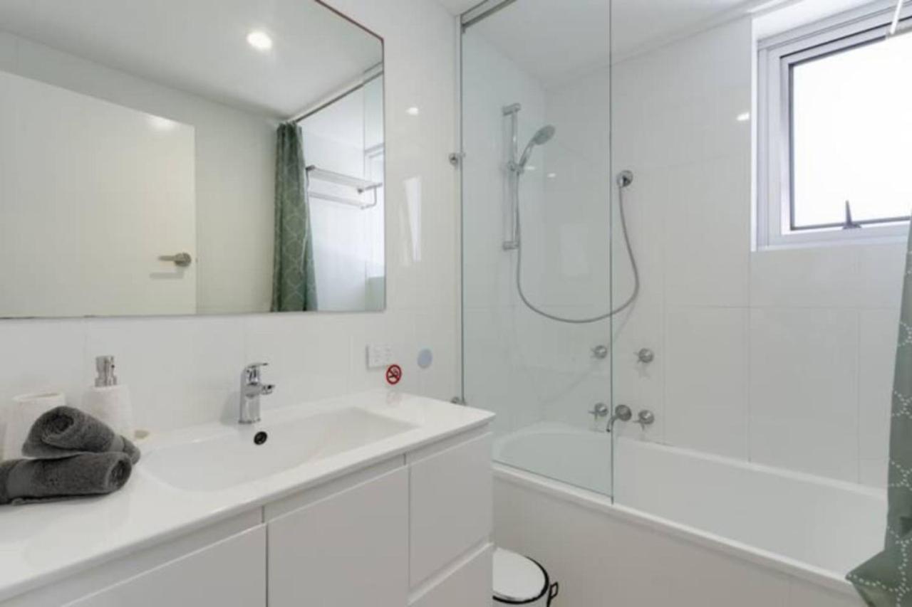 Burleigh Point Beach Vibes 2 bed