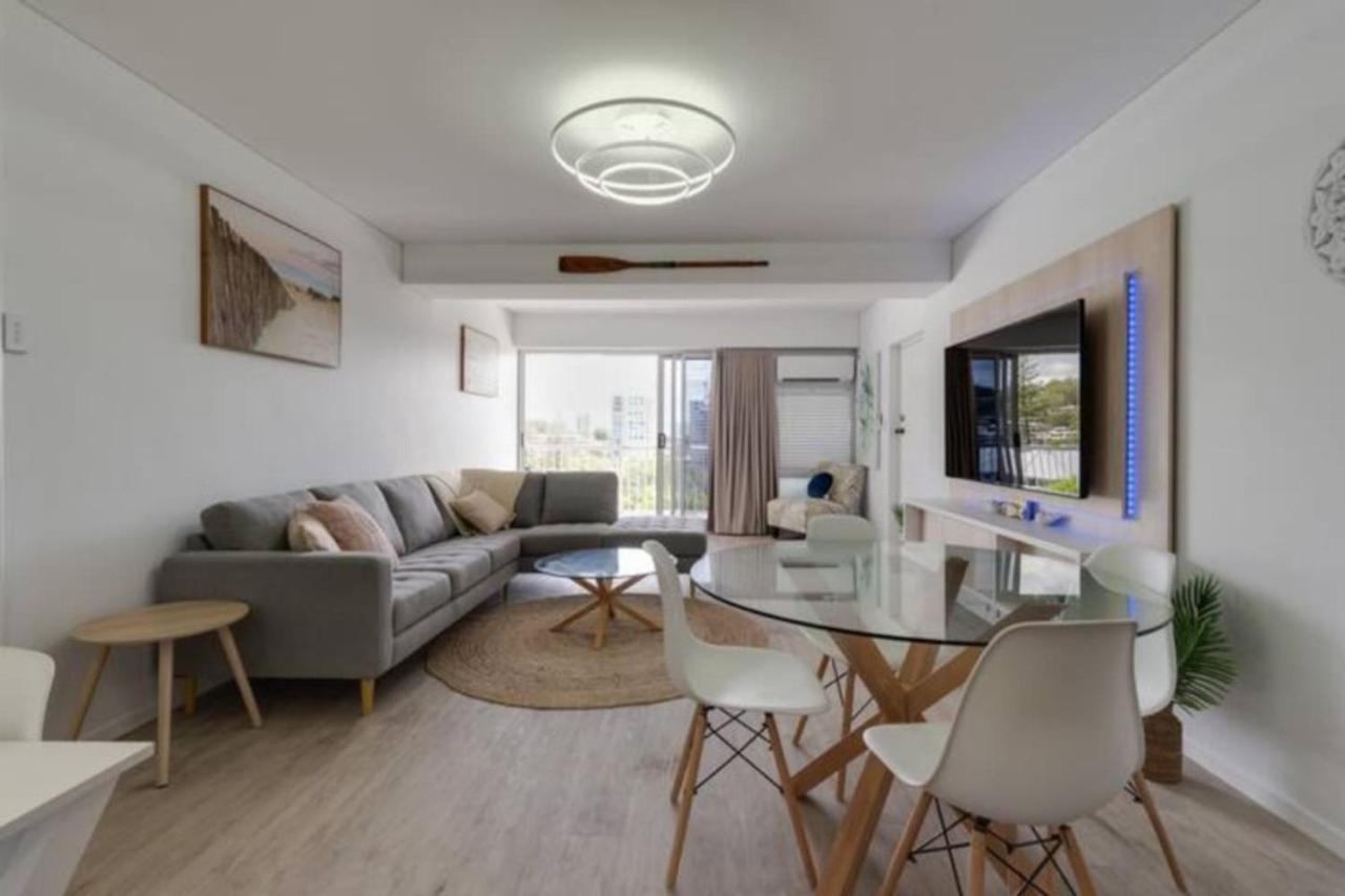 Burleigh Point Beach Vibes 2 bed