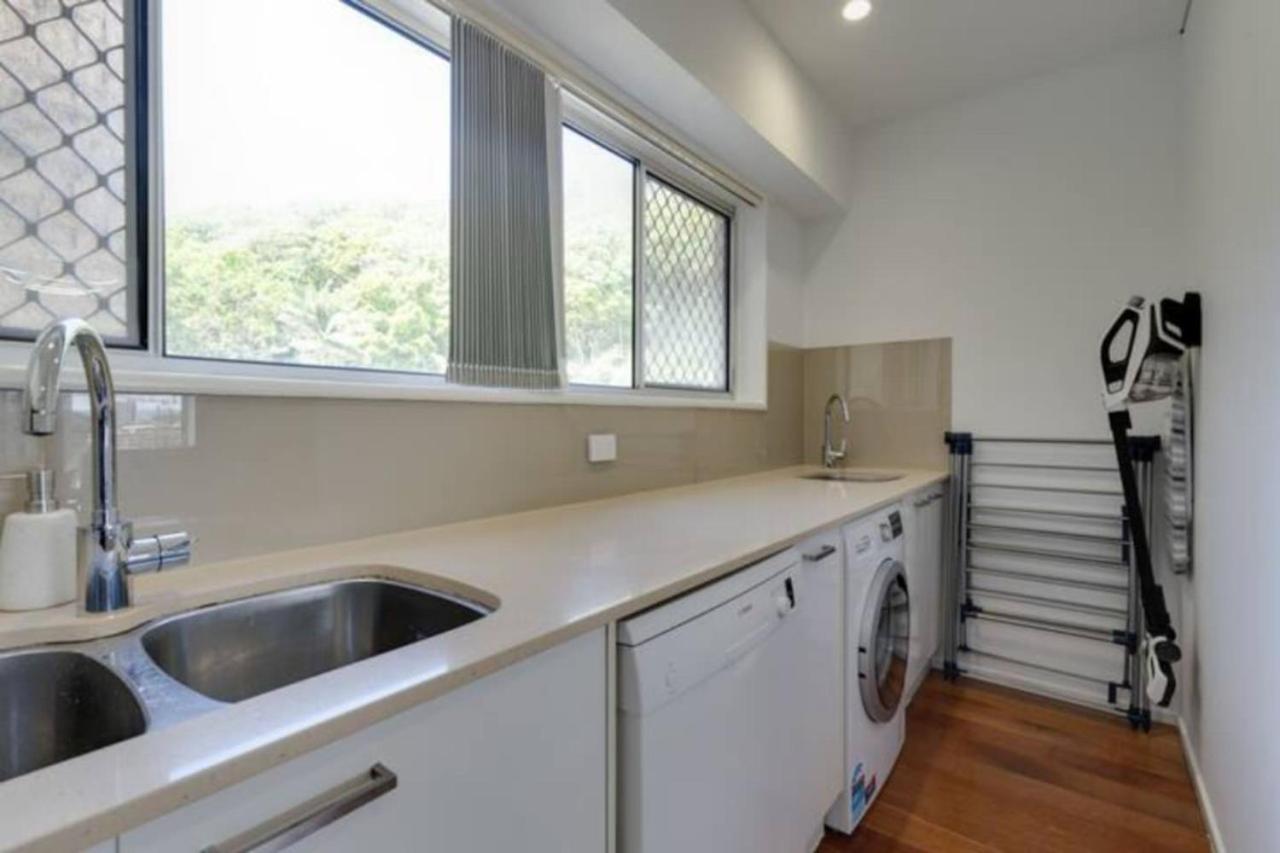 Burleigh Point Beach Vibes 2 bed