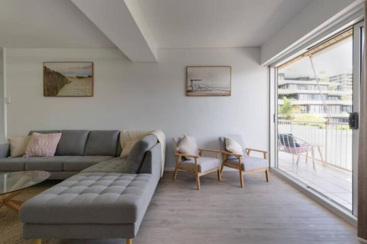 Burleigh Point Beach Vibes 2 bed