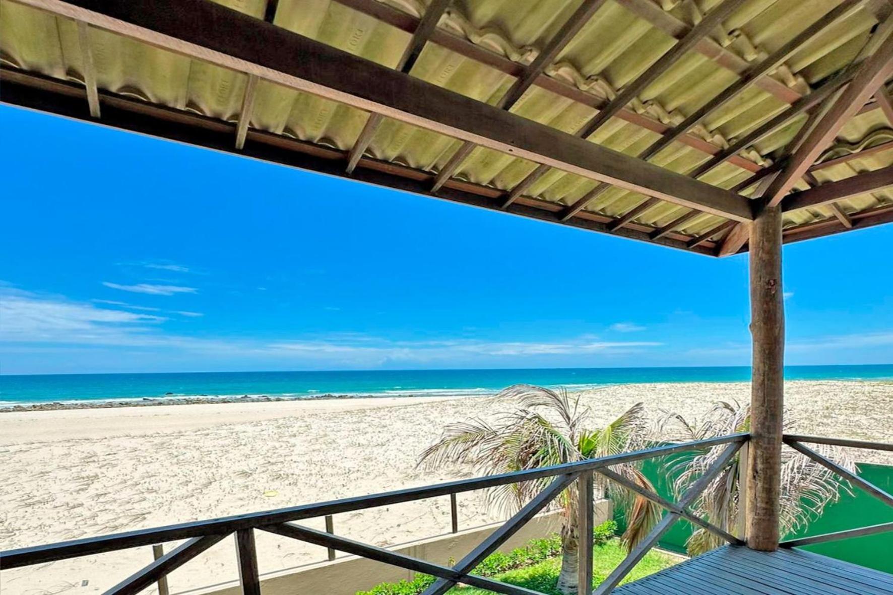 Beachfront Duplex #A12 em Barro Preto by Carpediem
