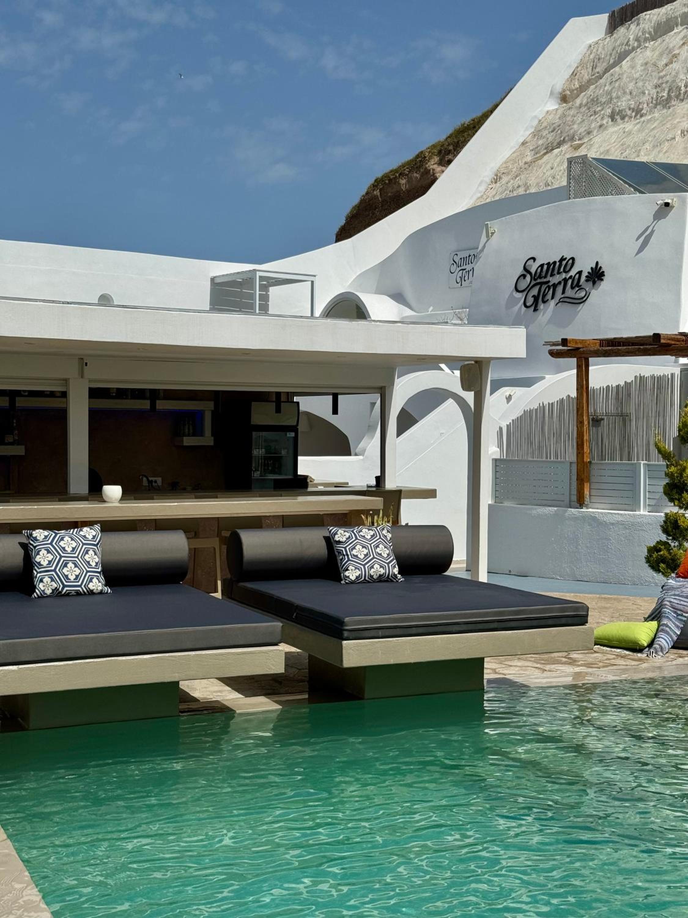 Santoterra Antigua Suites