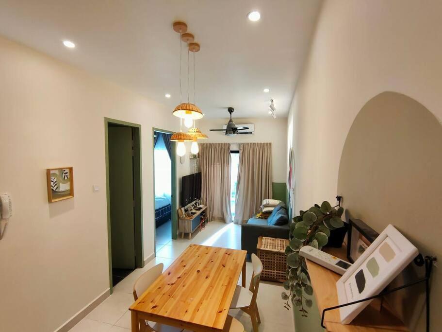 Cozy INS Design 4pax 5min drive to Desa Park City