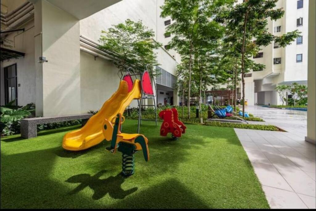Cozy INS Design 4pax 5min drive to Desa Park City