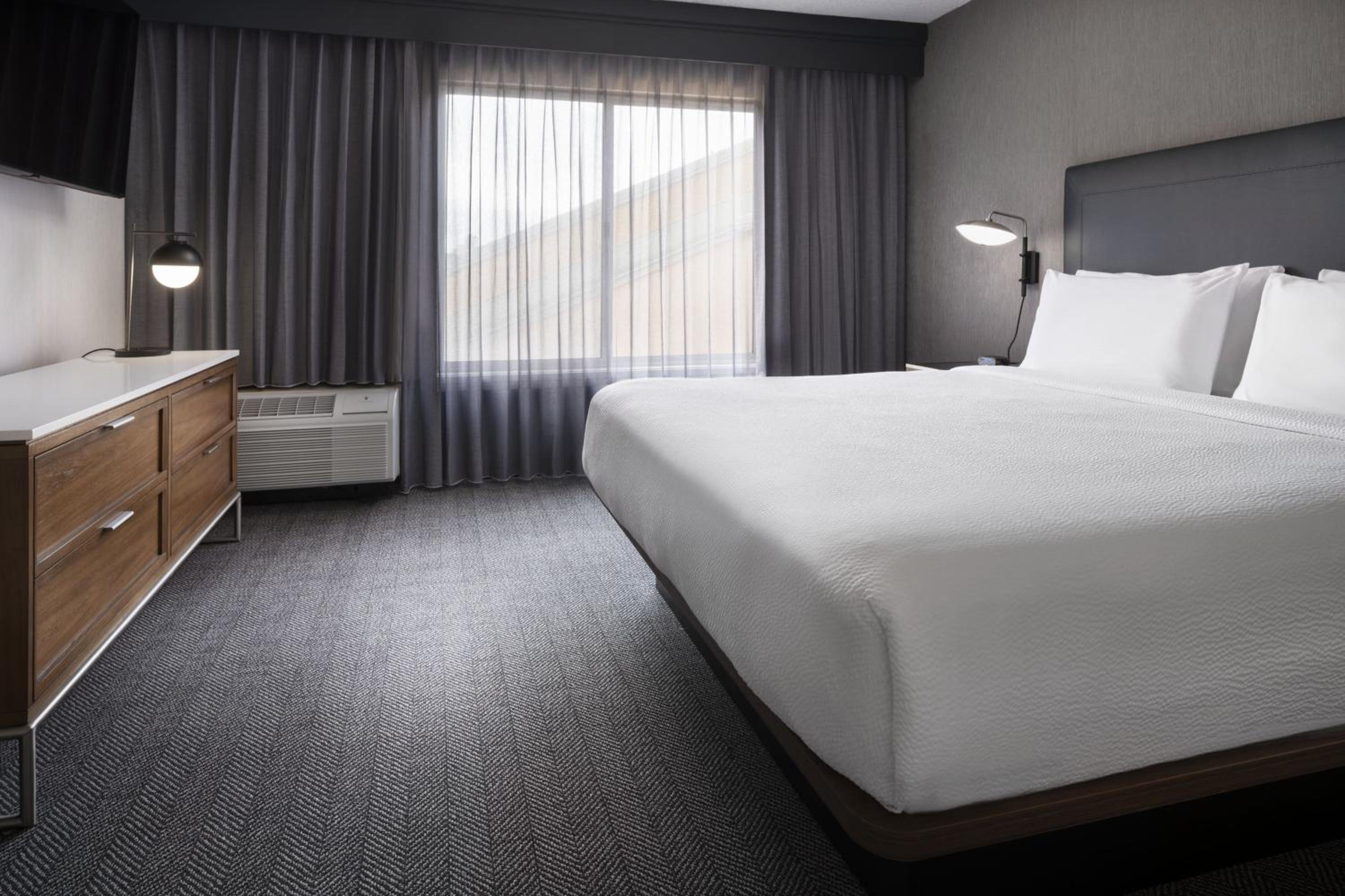 Courtyard by Marriott San Mateo Foster City - Property Image 1